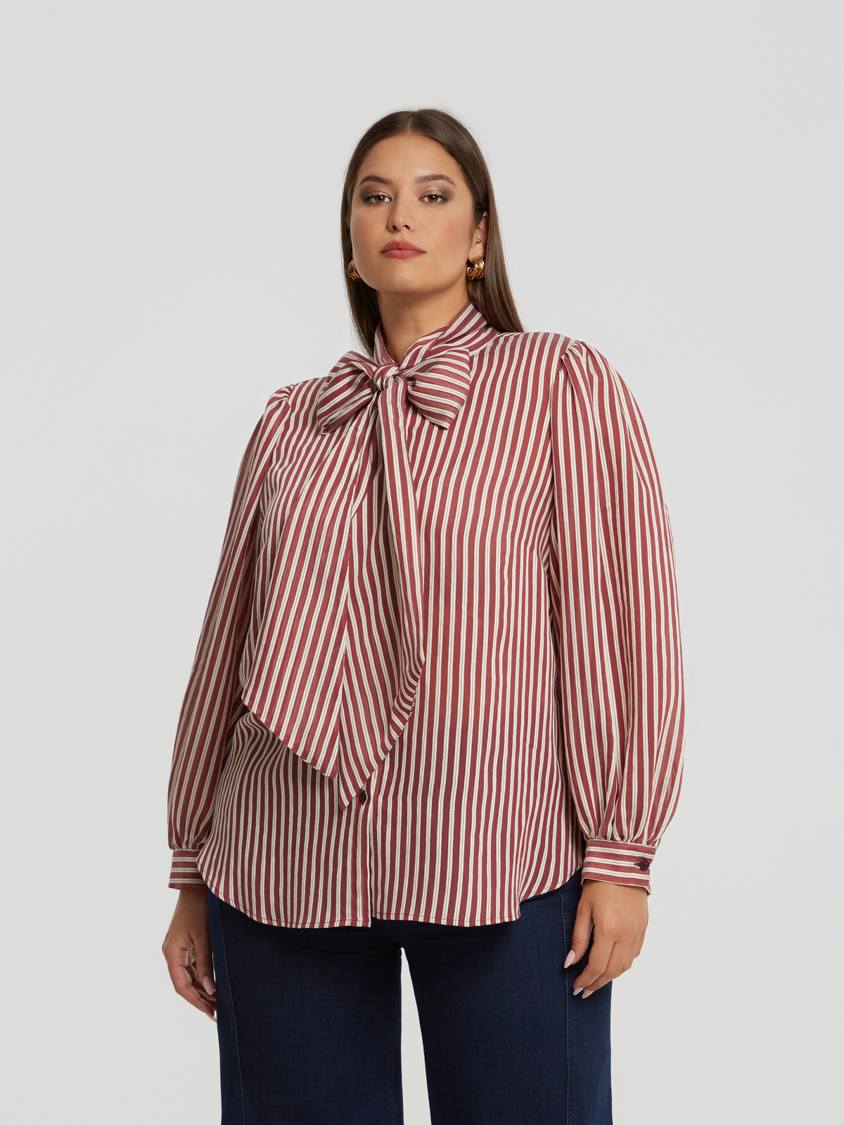 Ριγέ πουκάμισο με φιόγκο φωτογραφία