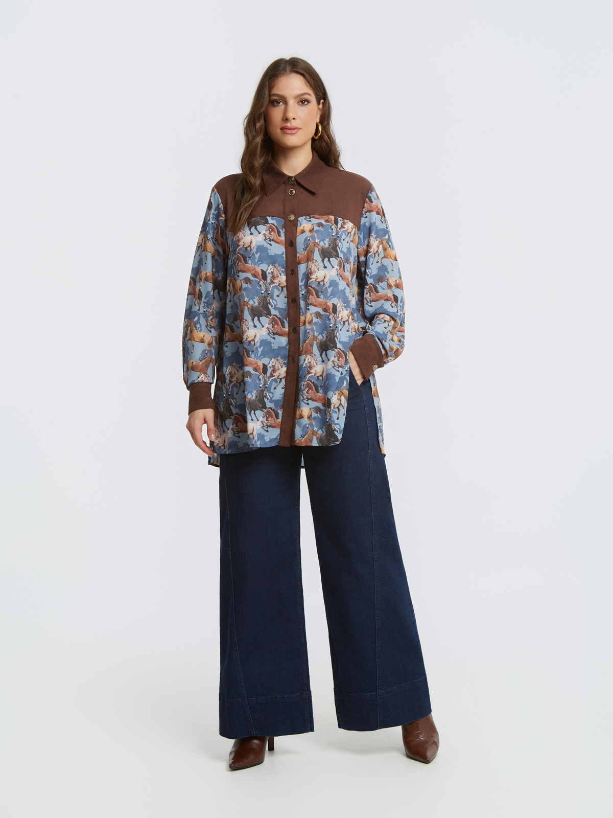 Πουκάμισο με εντυπωσιακό equestrian σχέδιο και suede λεπτομέρειες φωτογραφία