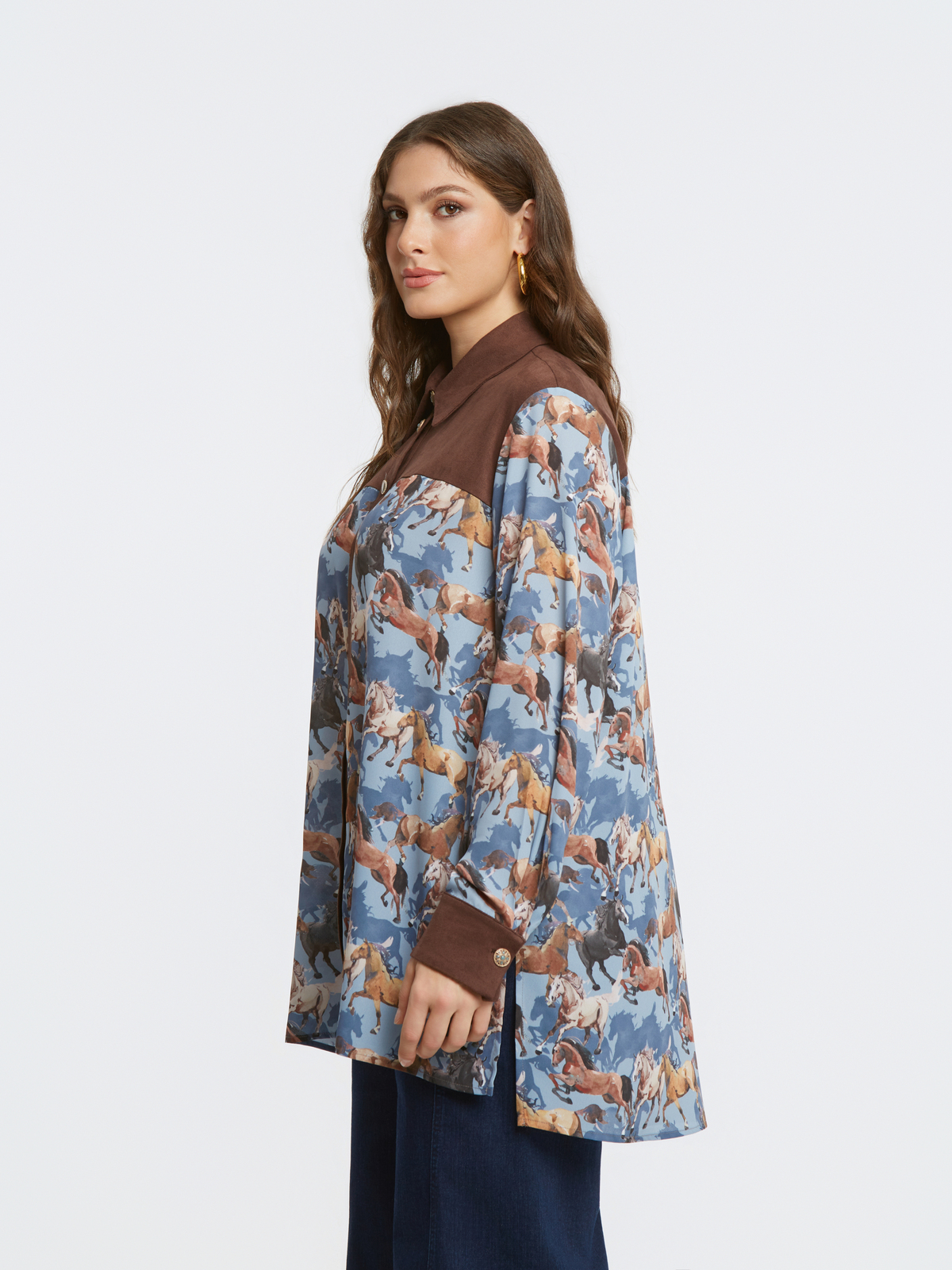 Πουκάμισο με εντυπωσιακό equestrian σχέδιο και suede λεπτομέρειες φωτογραφία