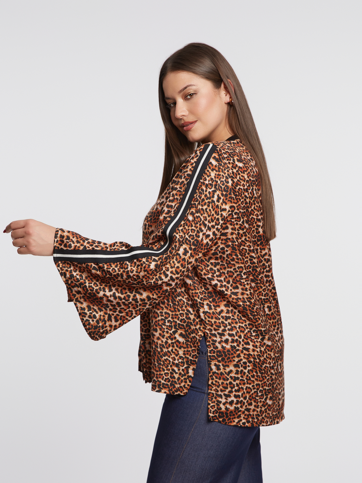 Πουκάμισο με animal print και sporty ρίγες φωτογραφία