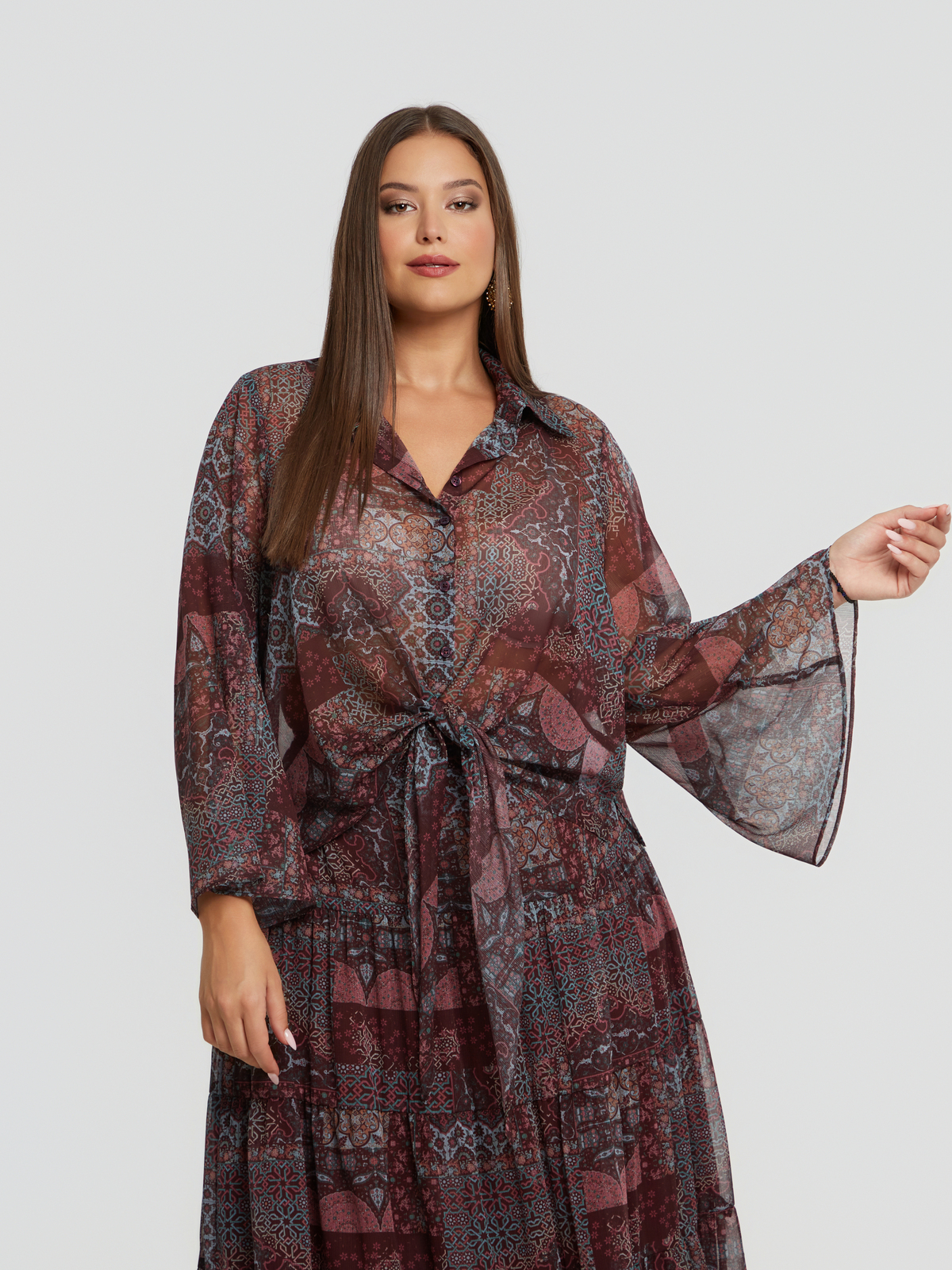 Εμπριμέ πουκάμισο με φαρδιά μανίκια & δέσιμο μπροστά φωτογραφία