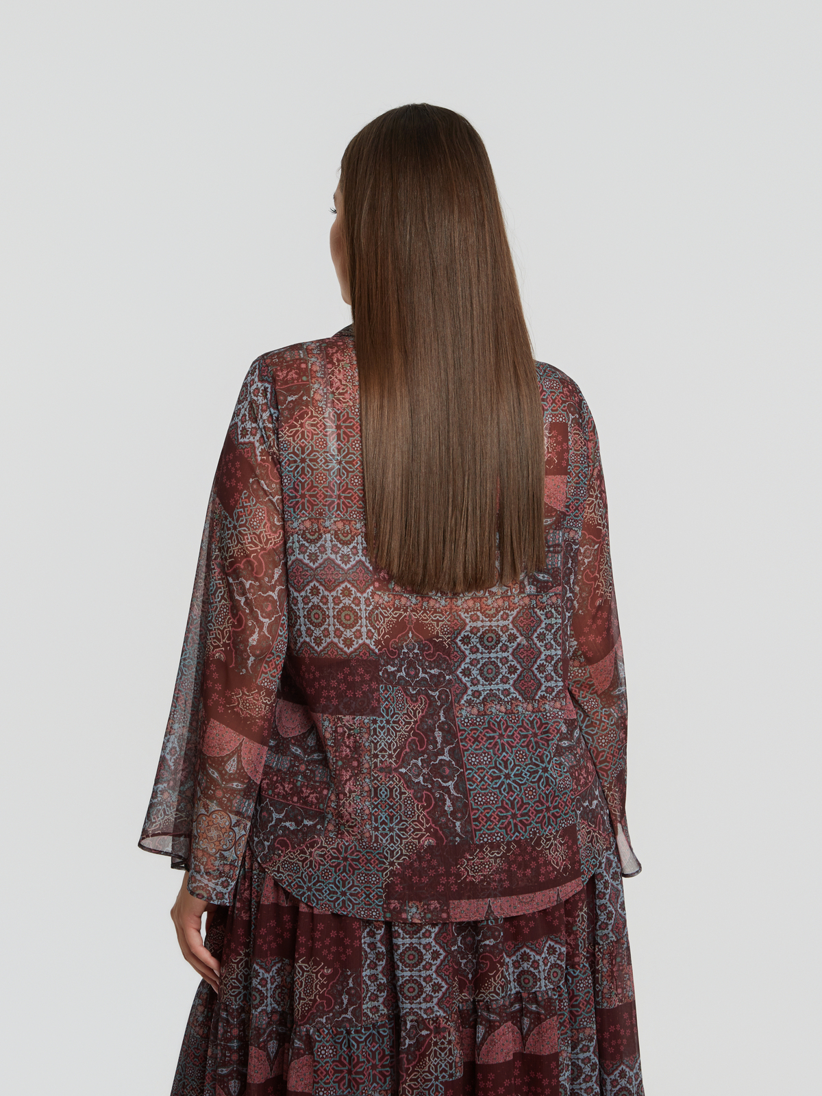 Εμπριμέ πουκάμισο με φαρδιά μανίκια & δέσιμο μπροστά φωτογραφία