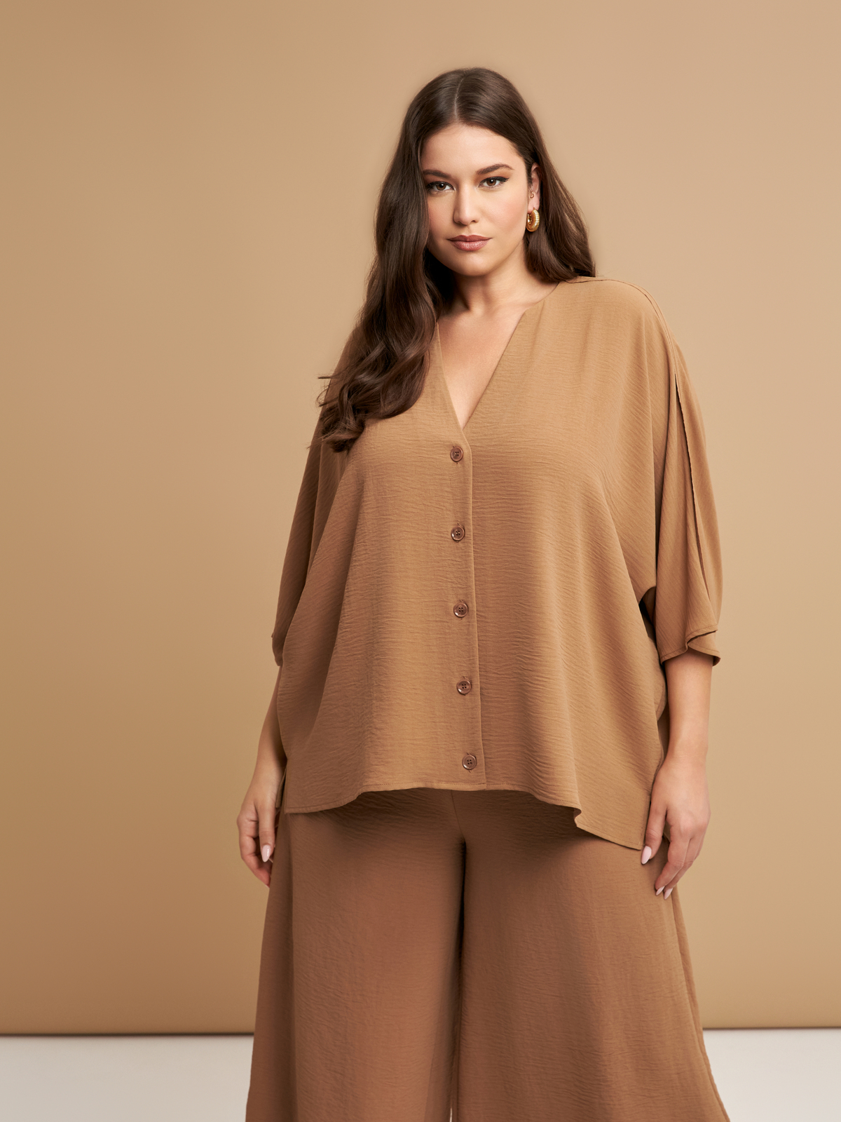 Πουκάμισο κρεπ airwashed με V-λαιμόκοψη φωτογραφία