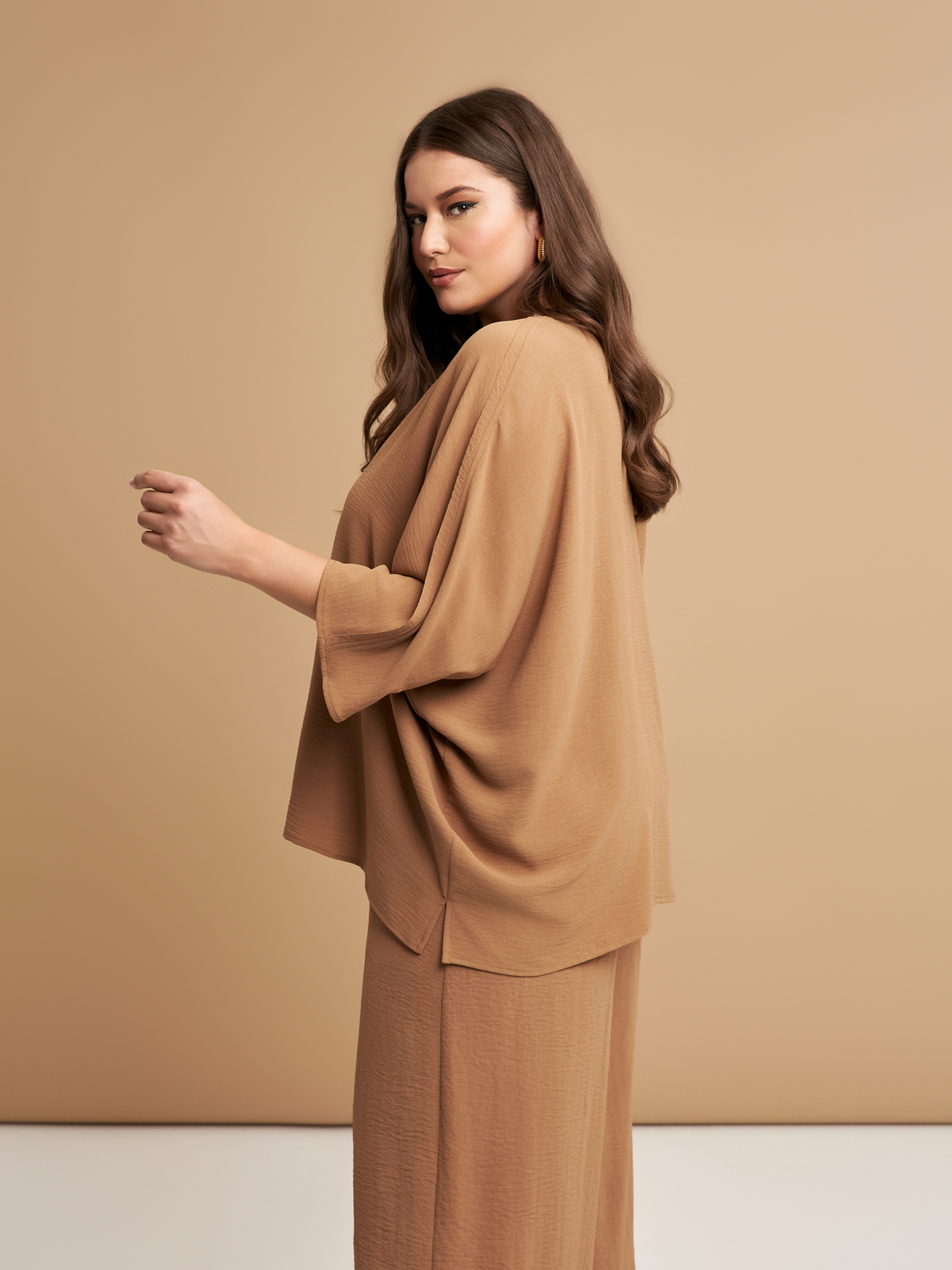 Πουκάμισο κρεπ airwashed με V-λαιμόκοψη φωτογραφία