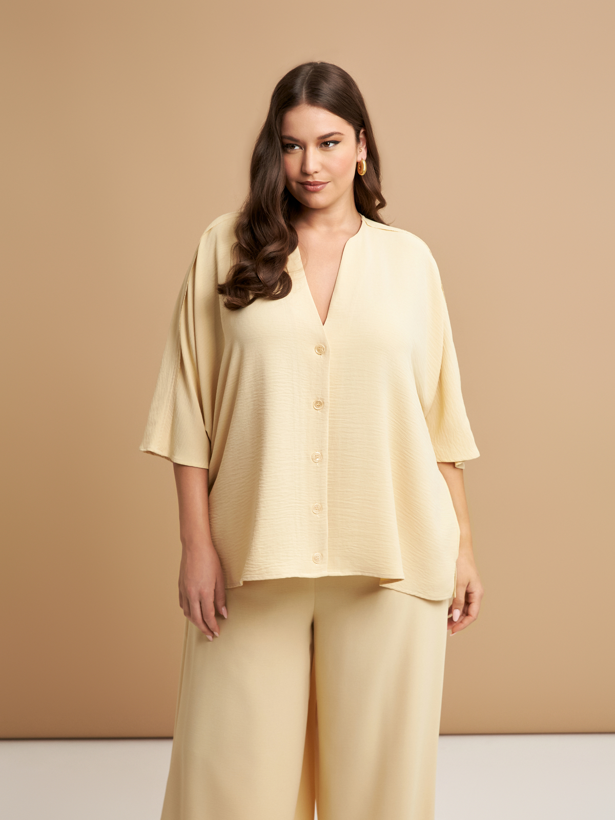 Πουκάμισο κρεπ airwashed με V-λαιμόκοψη φωτογραφία