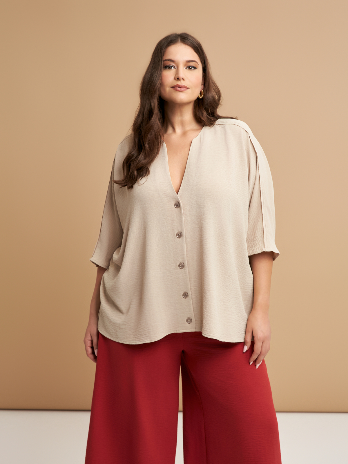 Πουκάμισο κρεπ airwashed με V-λαιμόκοψη φωτογραφία