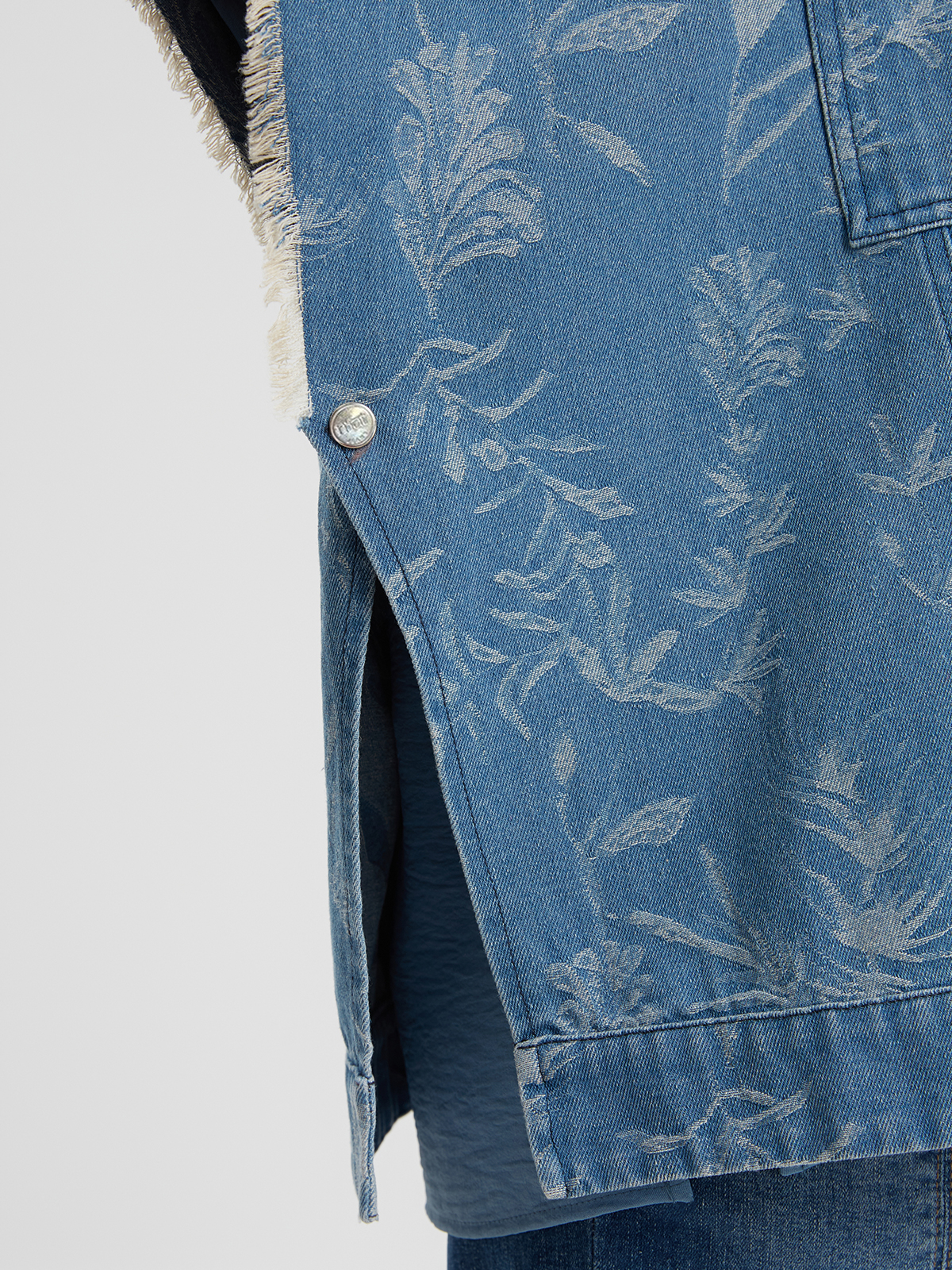 Oversized εμπριμέ τζιν πουκάμισο με κοντά μανίκια φωτογραφία