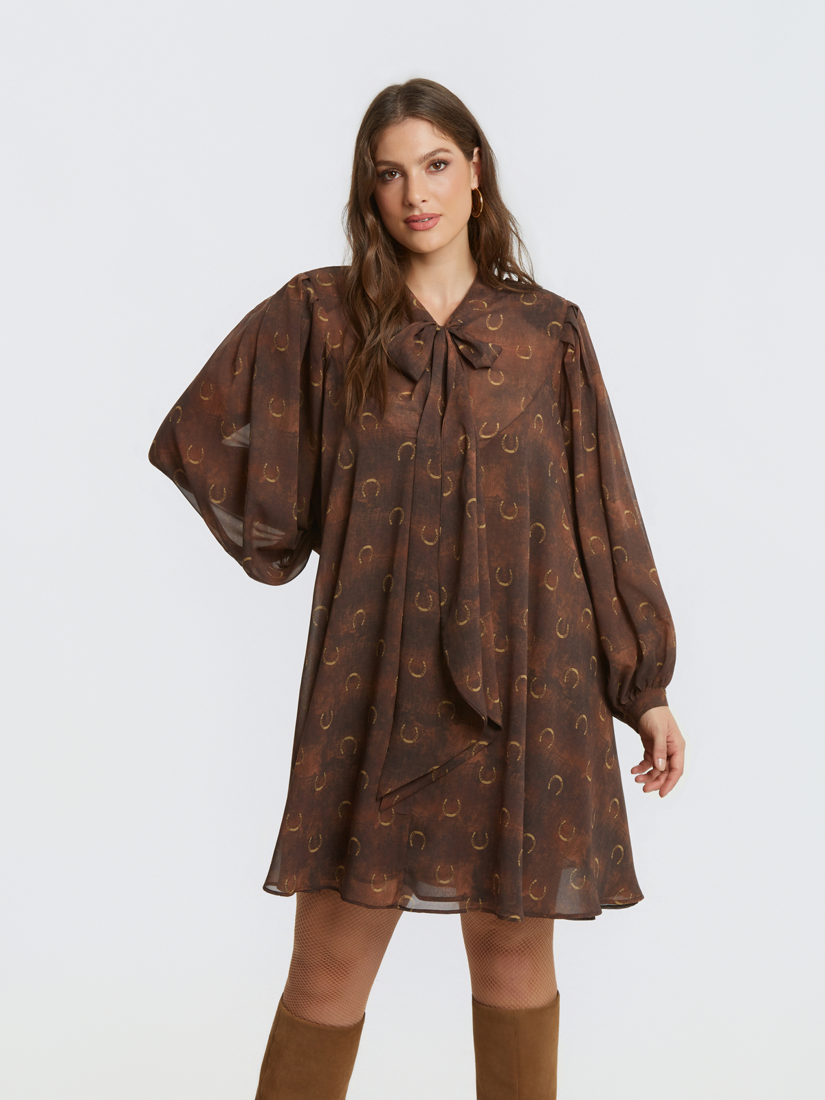 Φόρεμα εμπριμέ με φιόγκο φωτογραφία