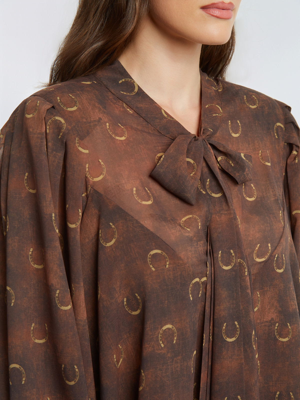 Φόρεμα εμπριμέ με φιόγκο φωτογραφία