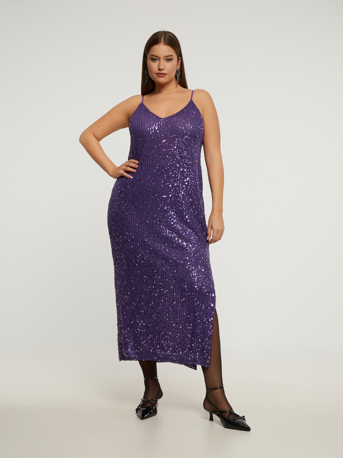 Midi φόρεμα με παγιέτες και λεπτές τιράντες φωτογραφία