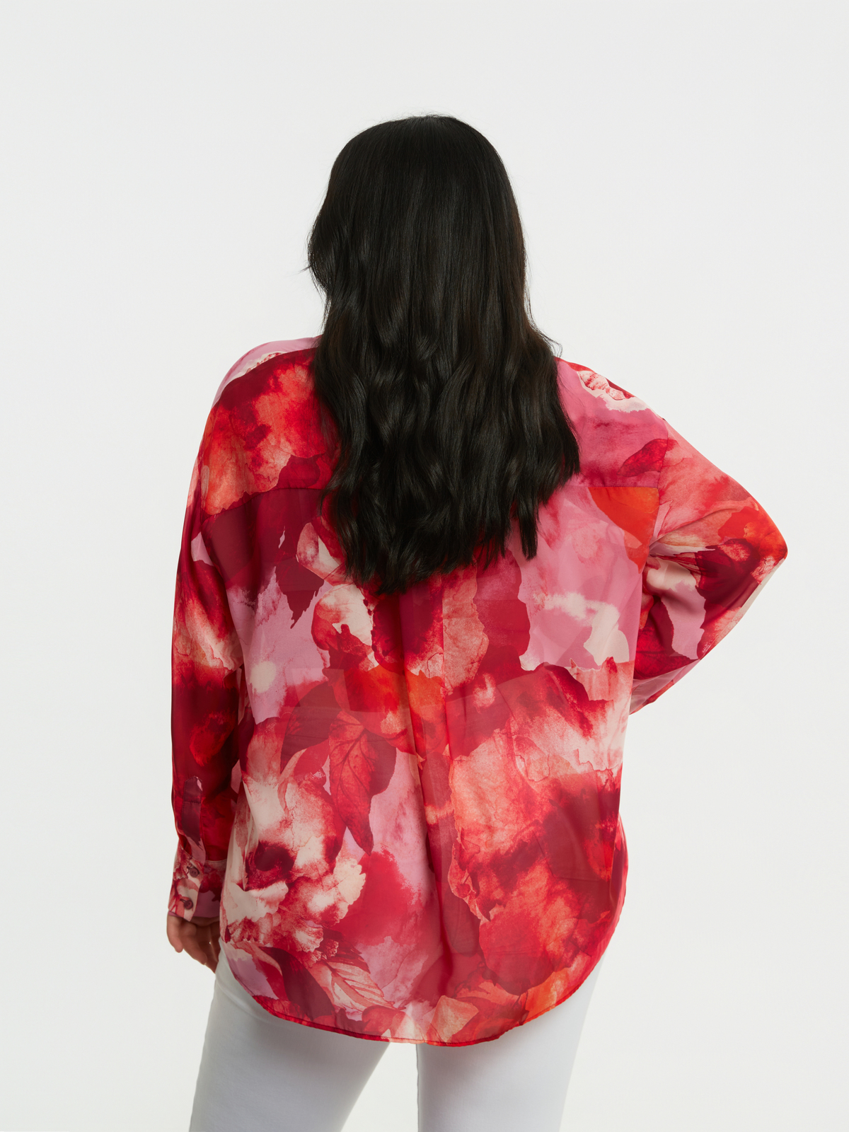 Ανάλαφρο πουκάμισο σε φλόραλ print φωτογραφία