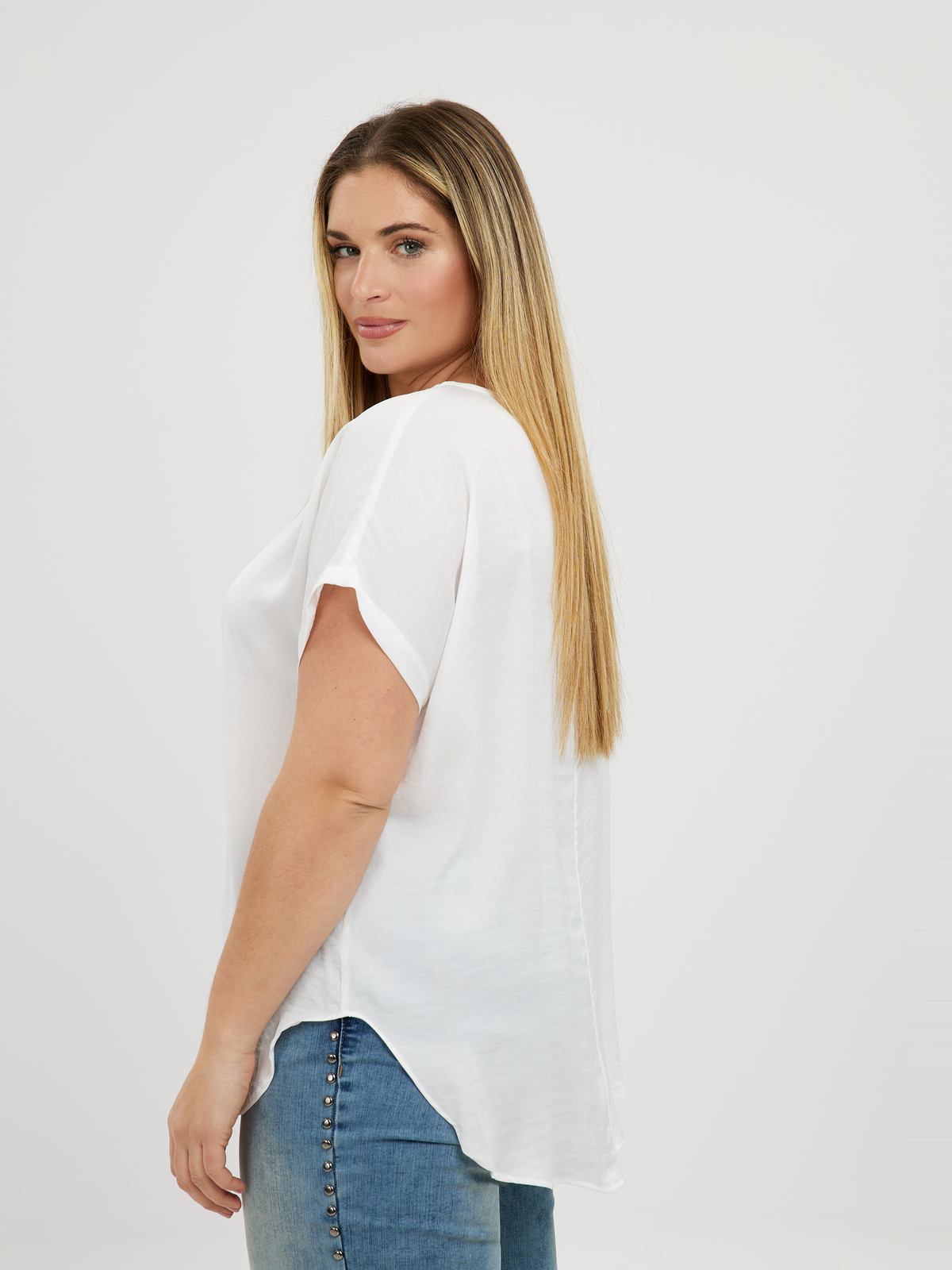 Μπλούζα σατέν με στρογγυλή λαιμόκοψη φωτογραφία