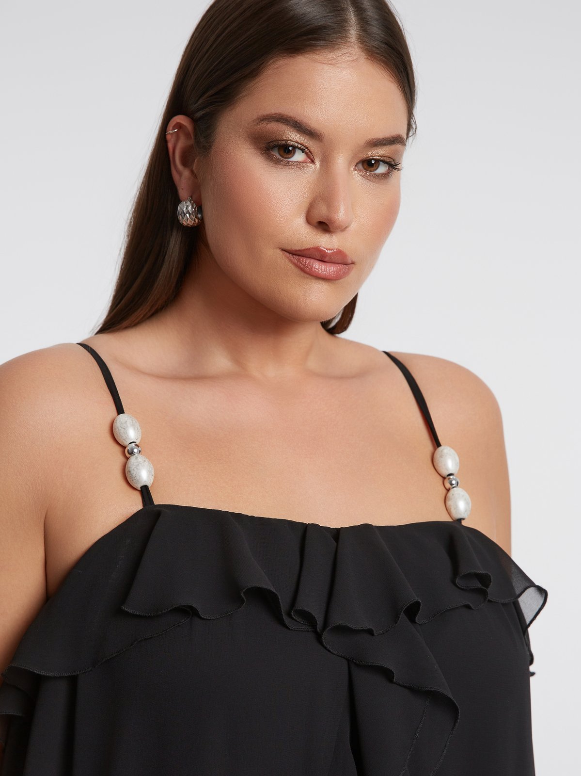 Maxi φόρεμα με βολάν και τιράντες με πέρλες φωτογραφία