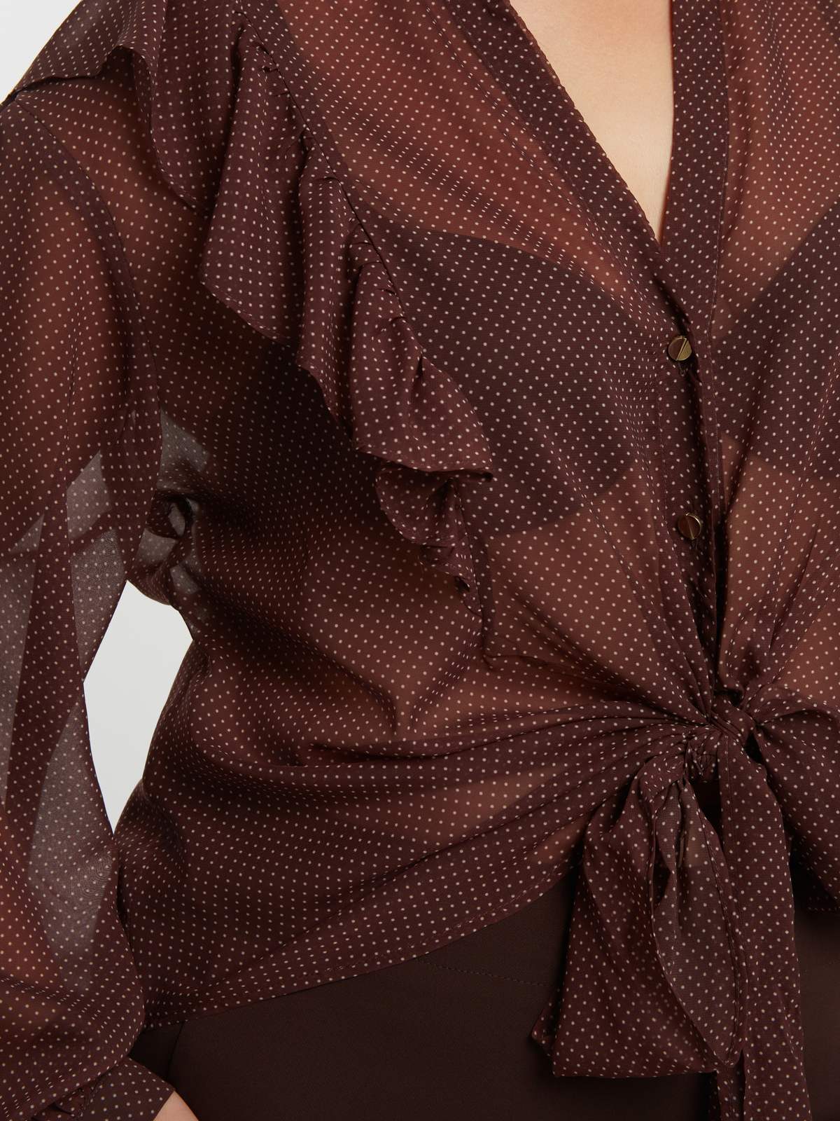 Πουκάμισο με πουά μοτίβο και δέσιμο μπροστά φωτογραφία