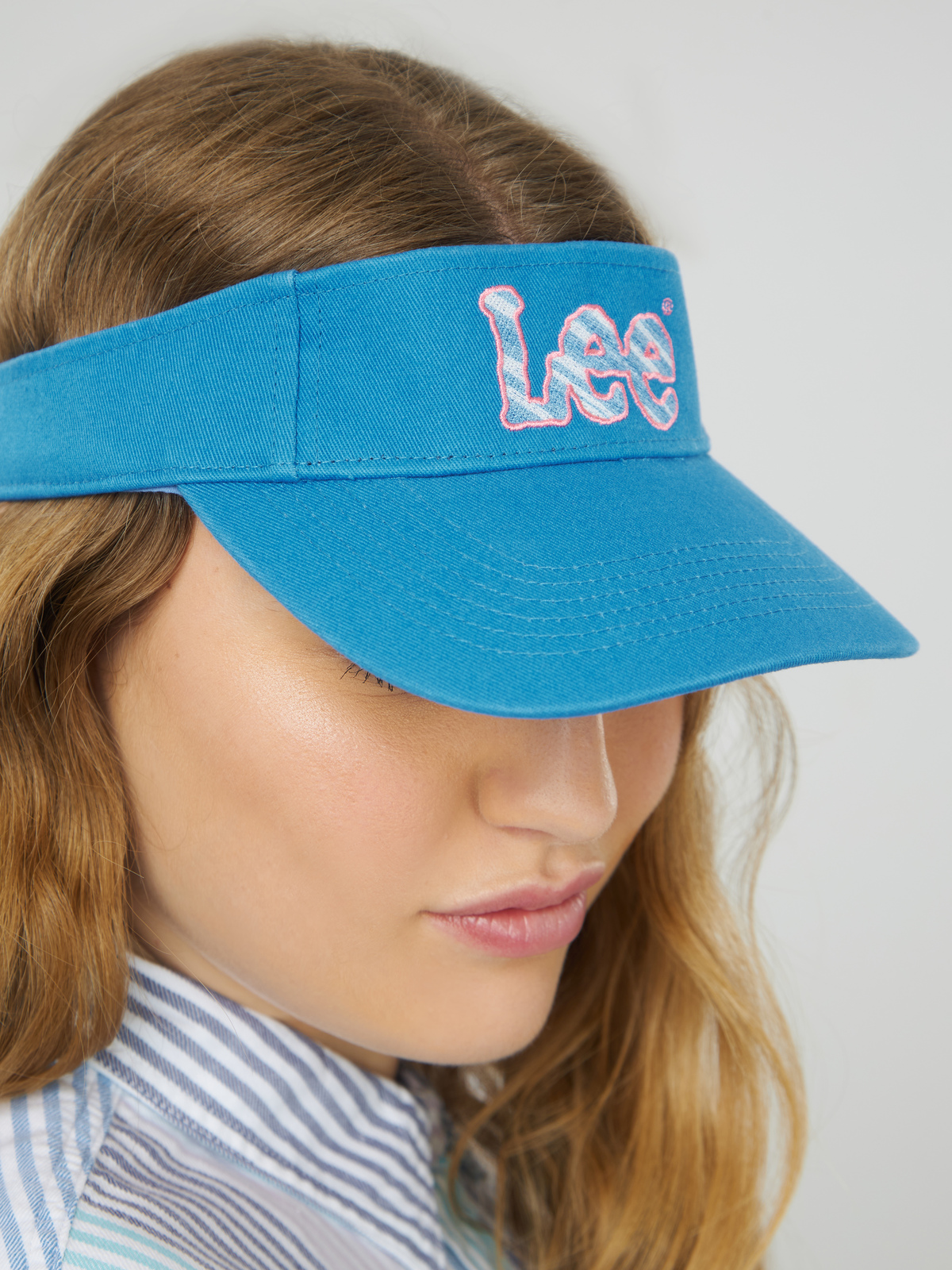 Καπέλο σε στυλ visor φωτογραφία