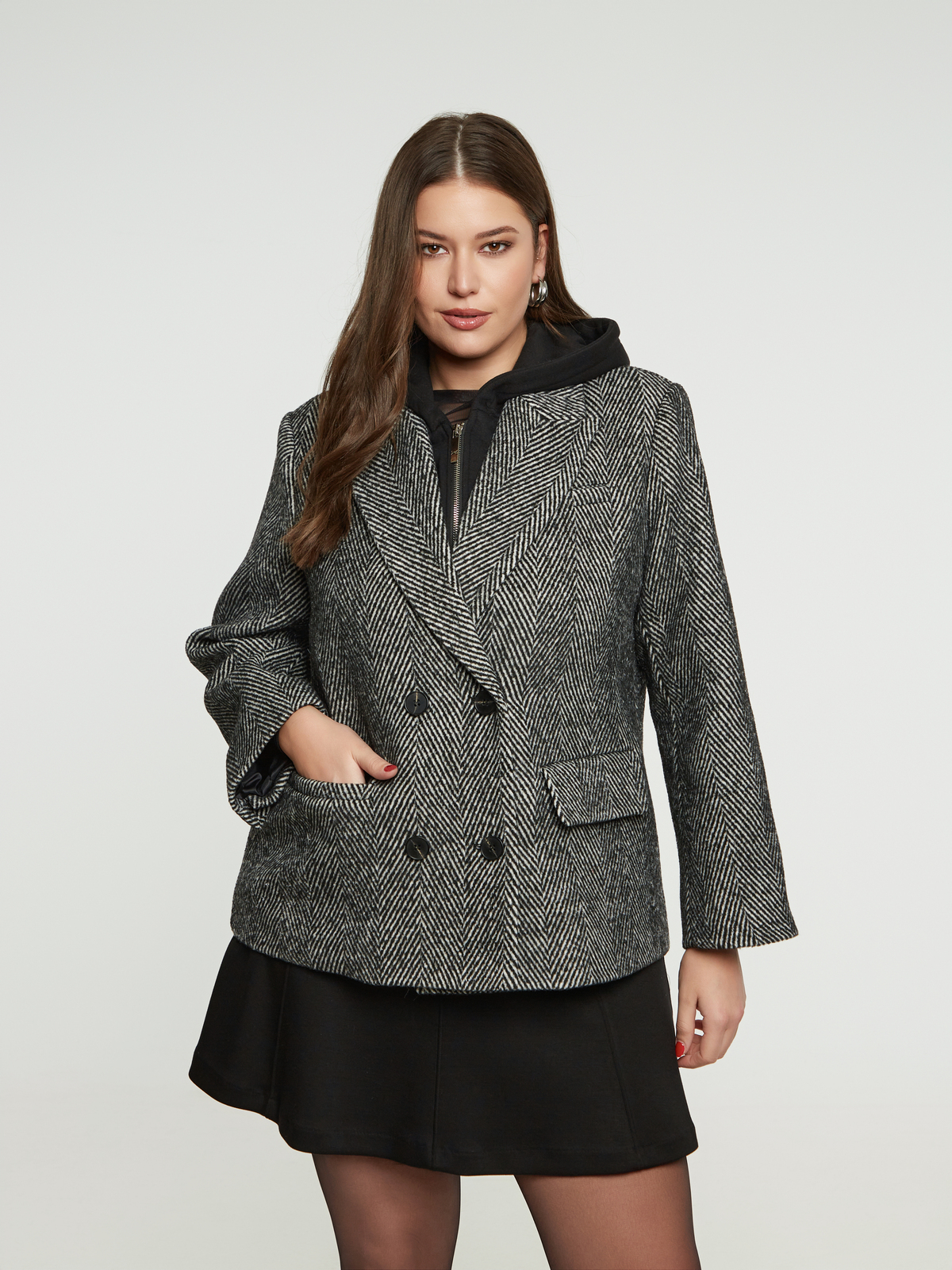 Σακάκι με μοτίβο ψαροκόκαλο και αποσπώμενη κουκούλα φωτογραφία