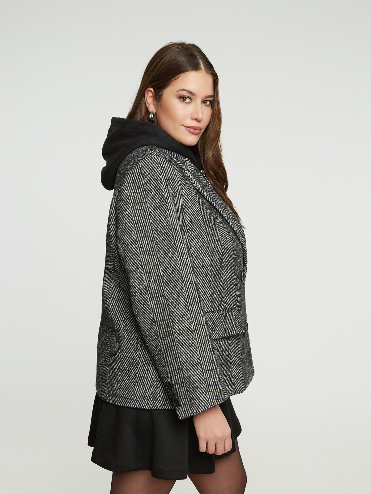 Σακάκι με μοτίβο ψαροκόκαλο και αποσπώμενη κουκούλα φωτογραφία