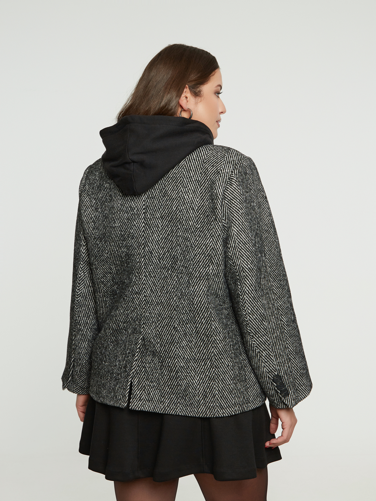 Σακάκι με μοτίβο ψαροκόκαλο και αποσπώμενη κουκούλα φωτογραφία