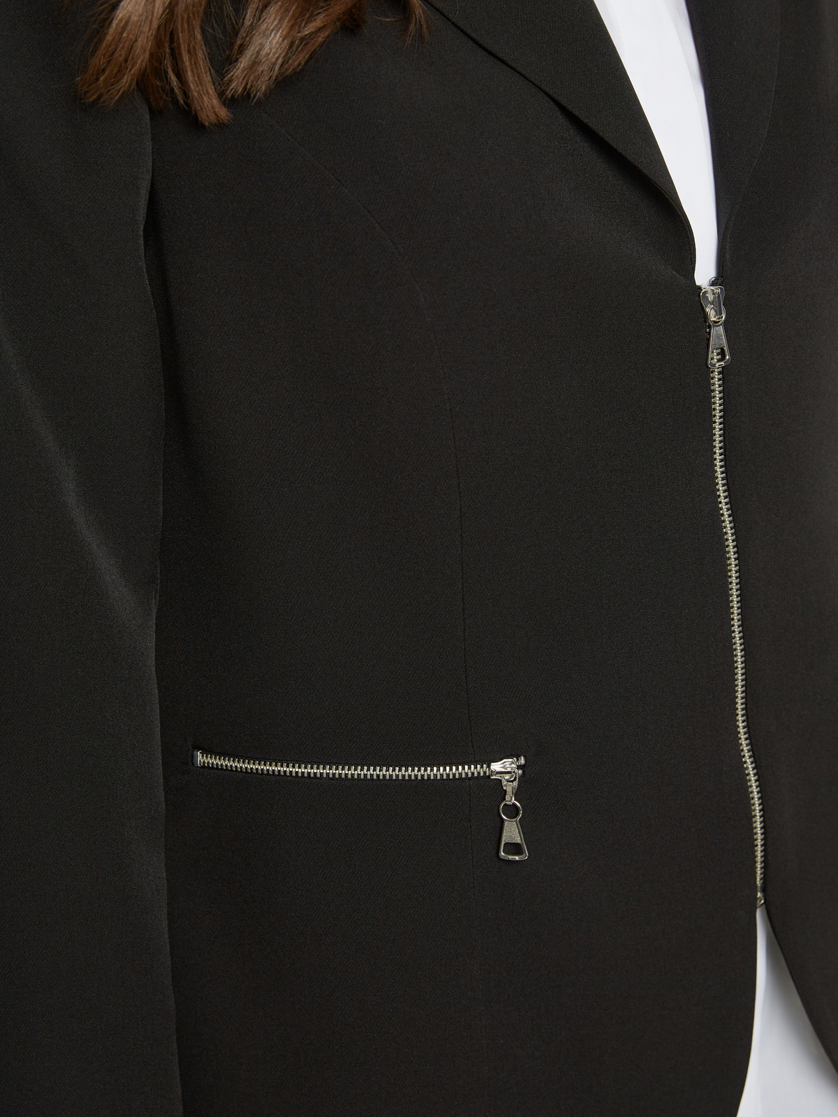 Μαύρο σακάκι με φερμουάρ φωτογραφία