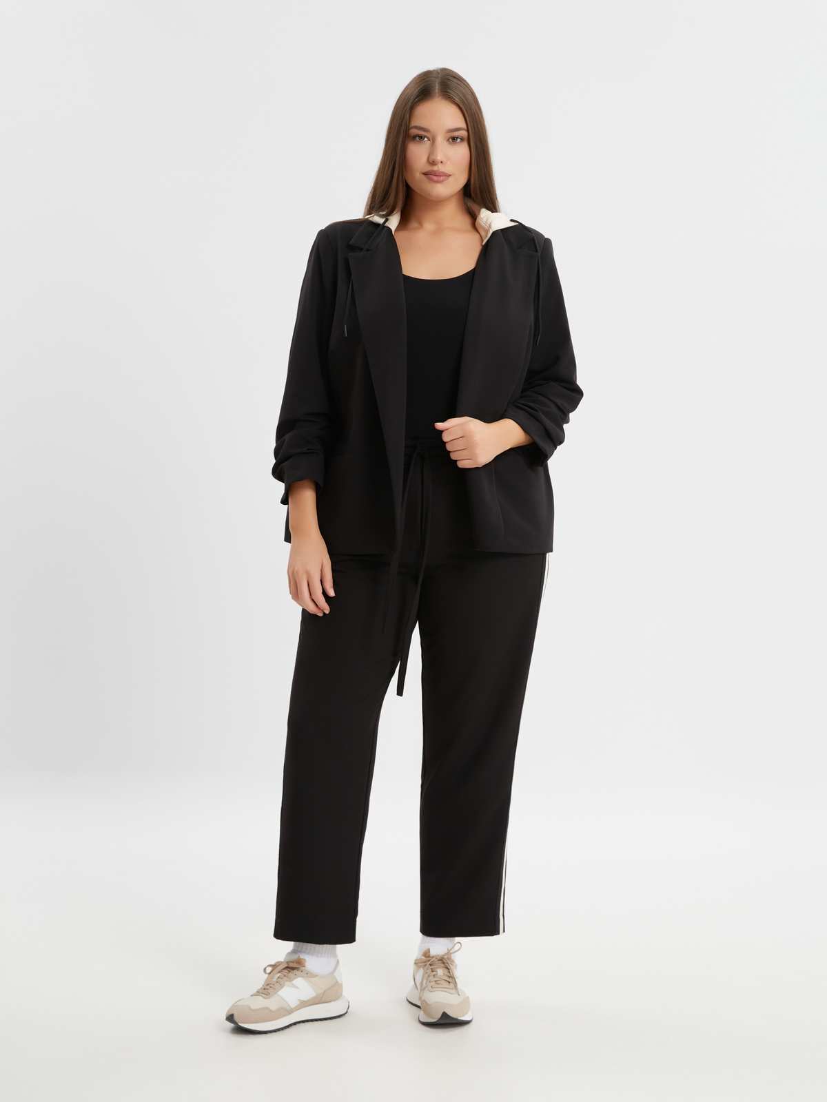 Σακάκι με φούτερ κουκούλα και δέσιμο φωτογραφία