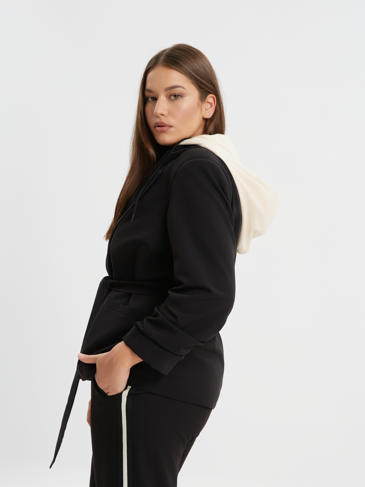 Σακάκι με φούτερ κουκούλα και δέσιμο φωτογραφία