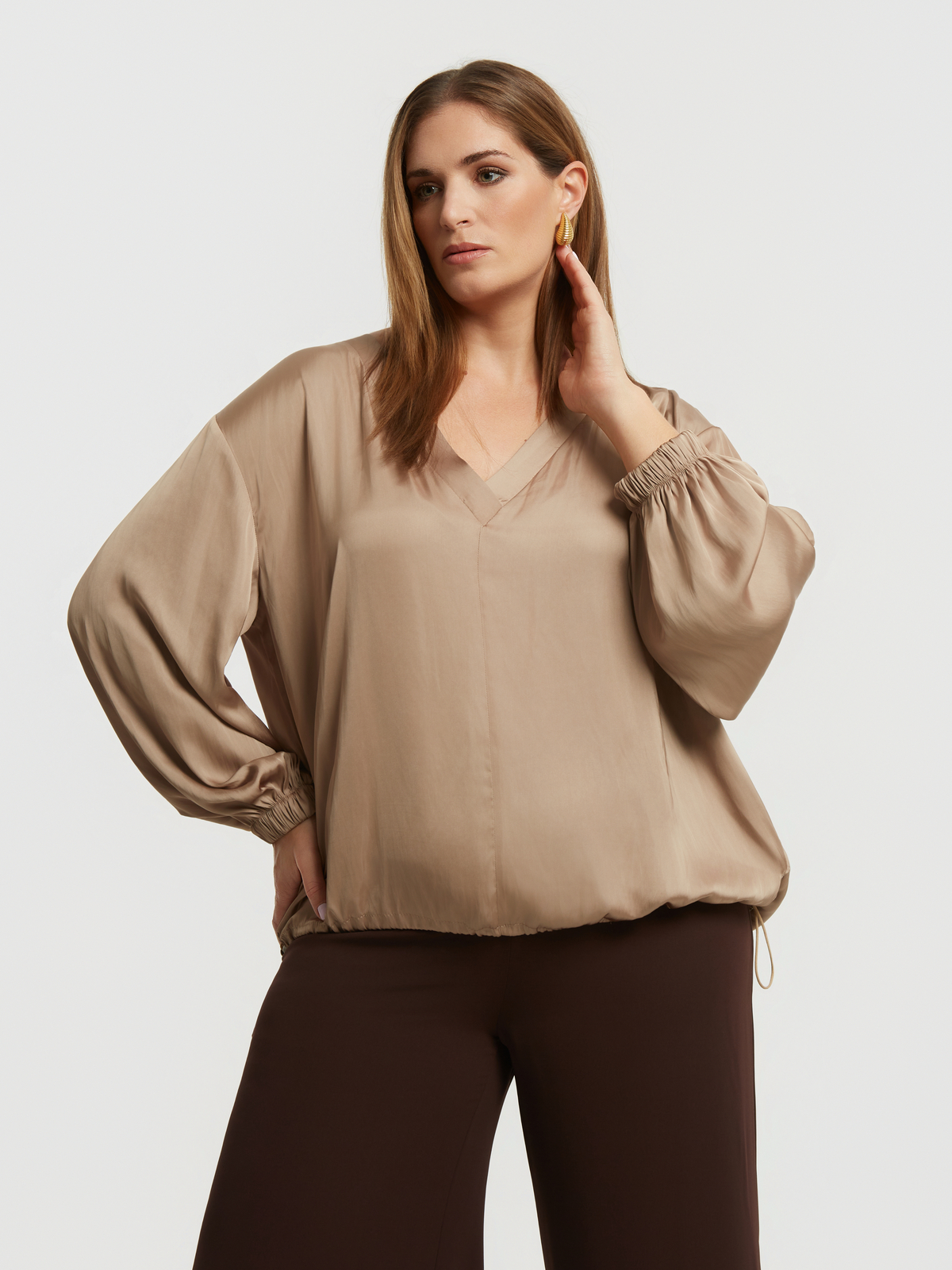 Σατέν μπλούζα V με μπαλούν μανίκια φωτογραφία