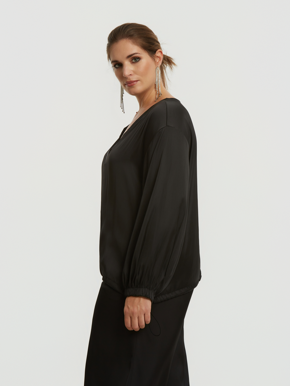 Σατέν μπλούζα V με μπαλούν μανίκια φωτογραφία