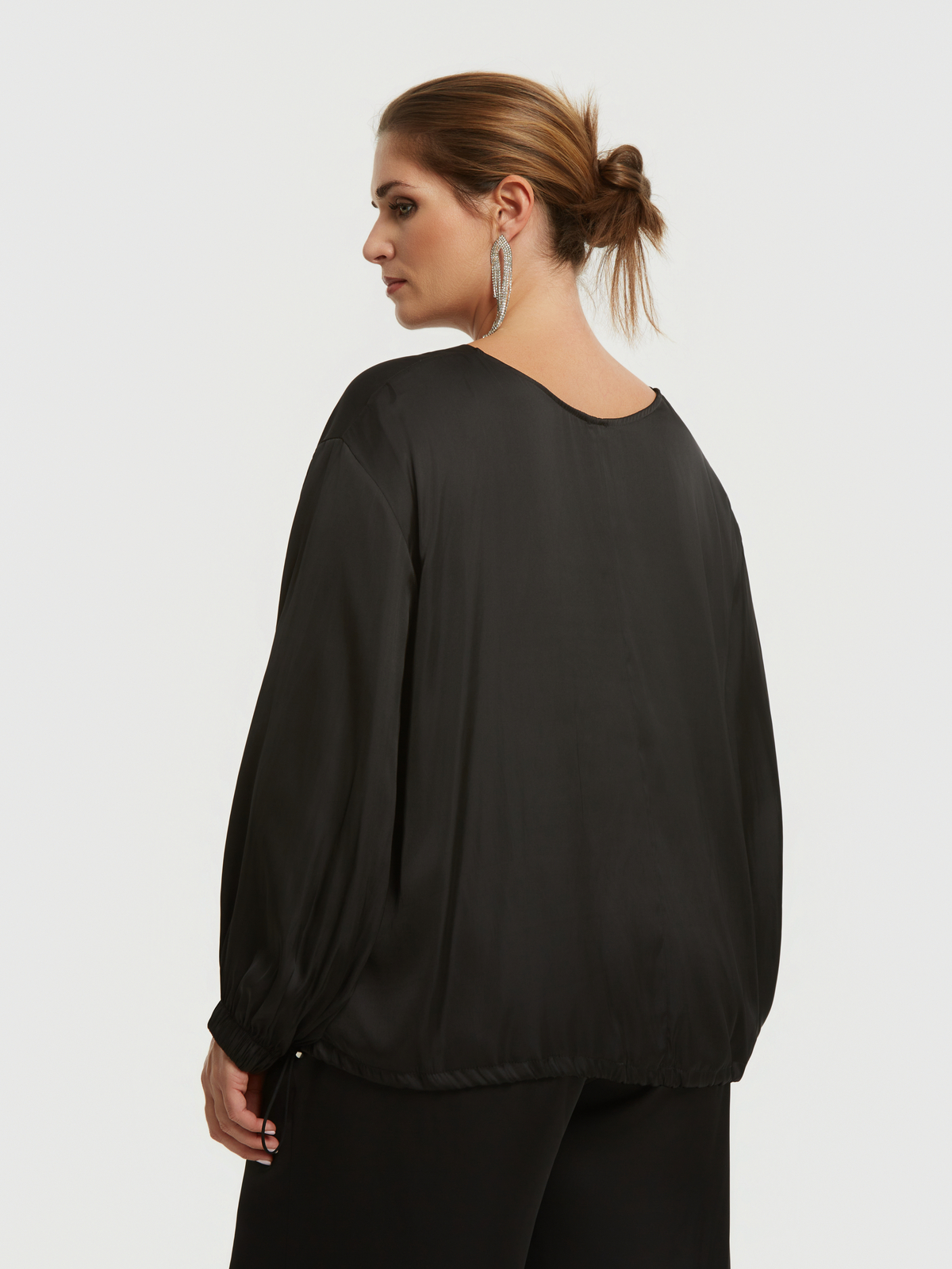 Σατέν μπλούζα V με μπαλούν μανίκια φωτογραφία