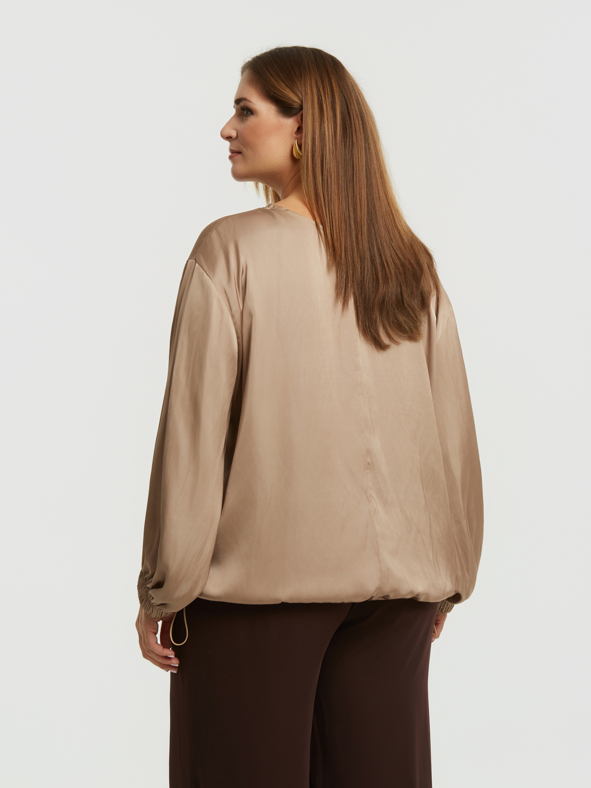 Σατέν μπλούζα V με μπαλούν μανίκια φωτογραφία