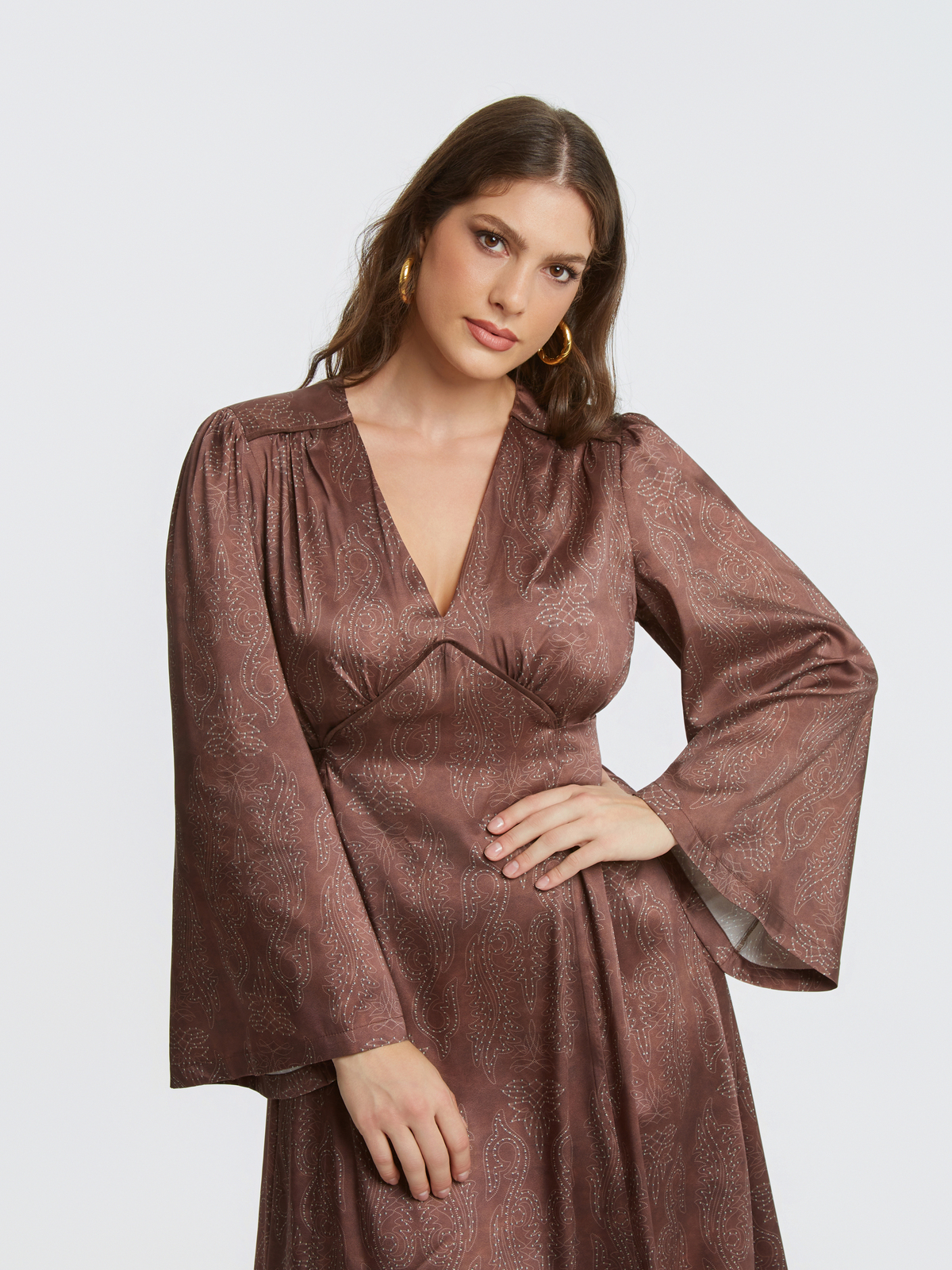 Σατέν κρουαζέ midi φόρεμα φωτογραφία