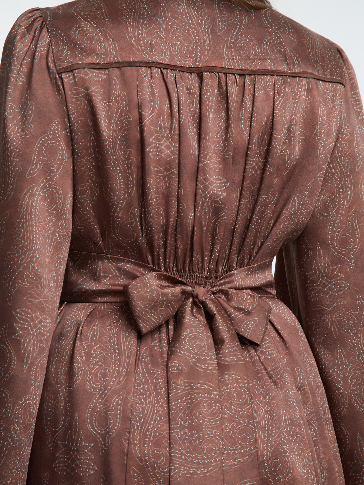 Σατέν κρουαζέ midi φόρεμα φωτογραφία