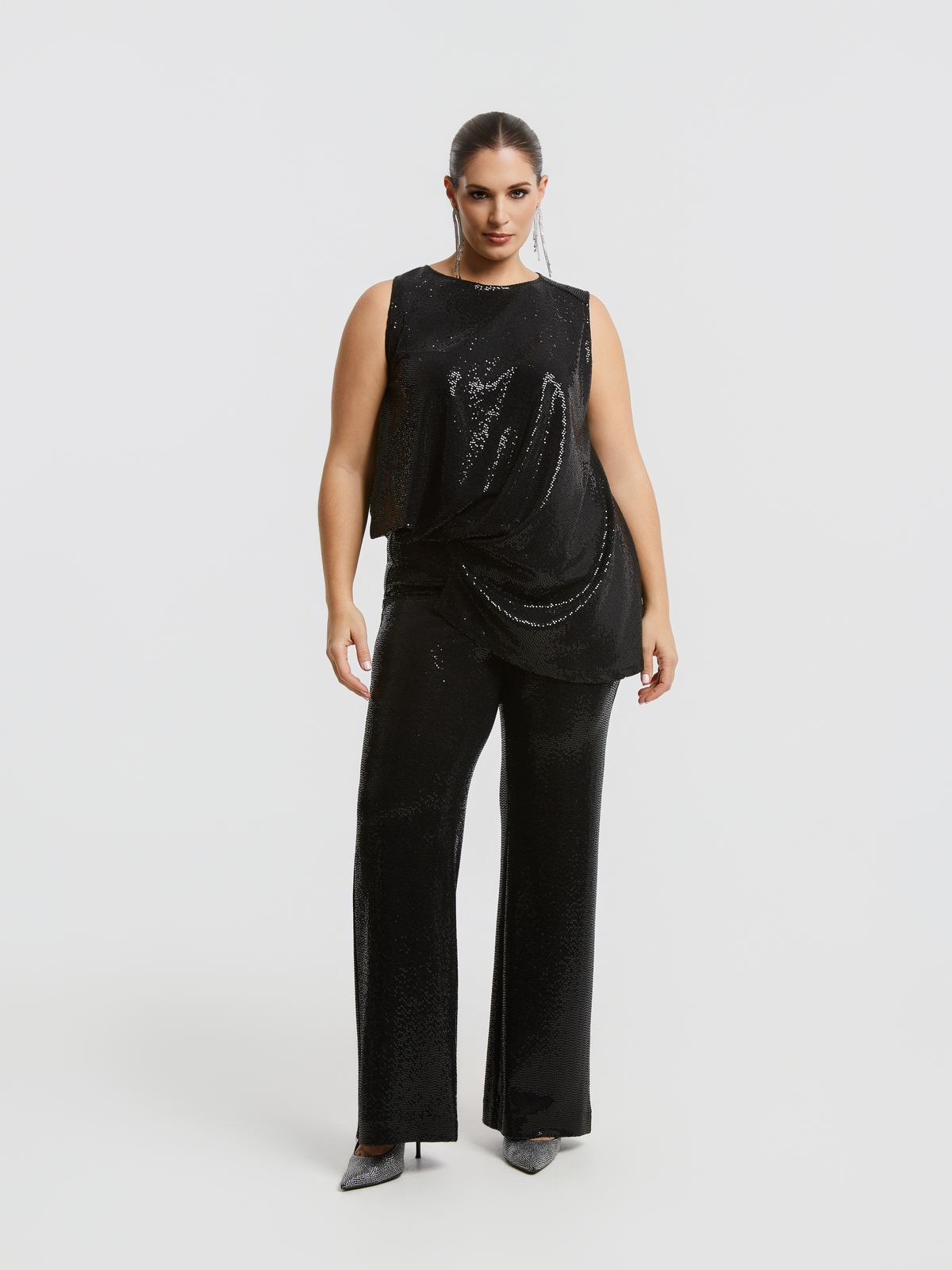 Ασύμμετρο αμάνικο τοπ με παγιέτες φωτογραφία