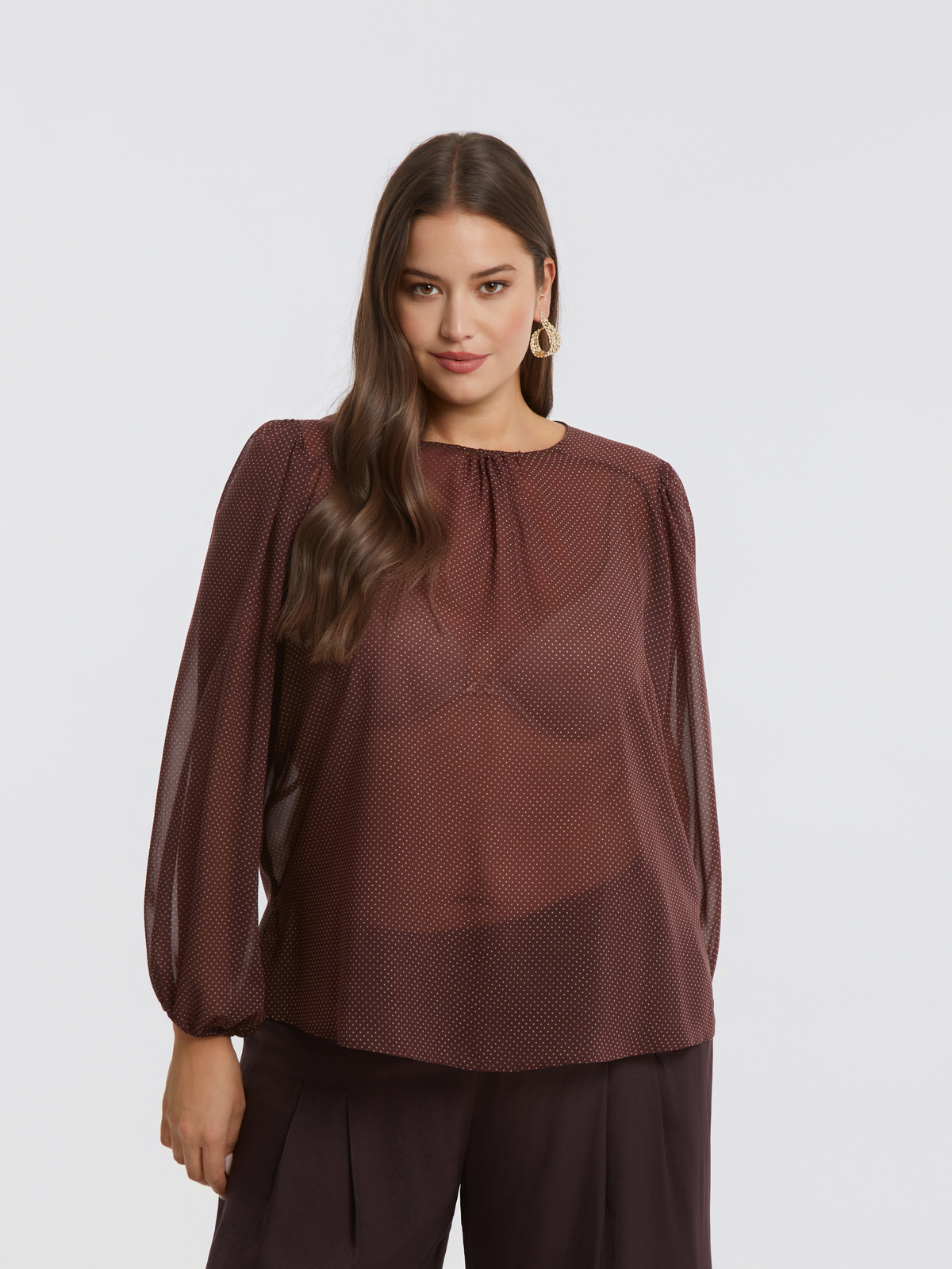 Αέρινη μπλούζα με πουά σχέδιο και μπαλούν μανίκια φωτογραφία