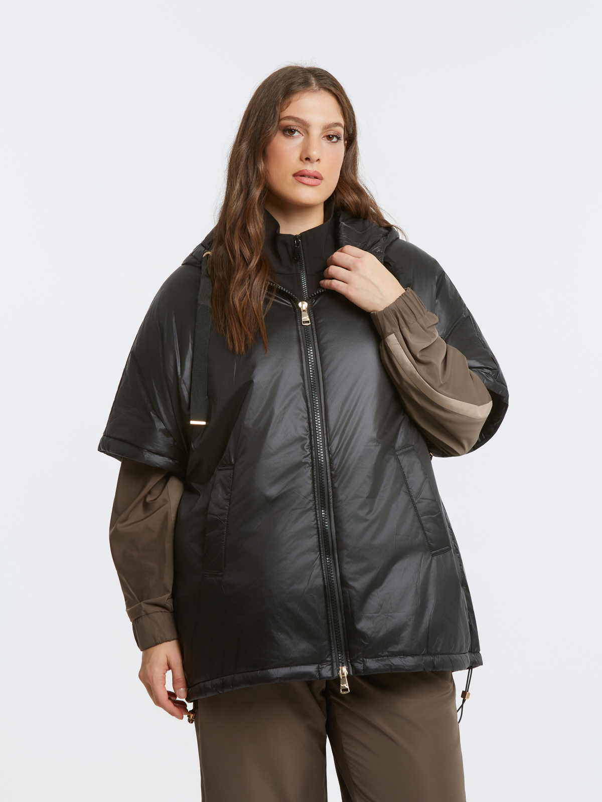 Σατινέ μπουφάν με κουκούλα και κοντά μανίκια φωτογραφία