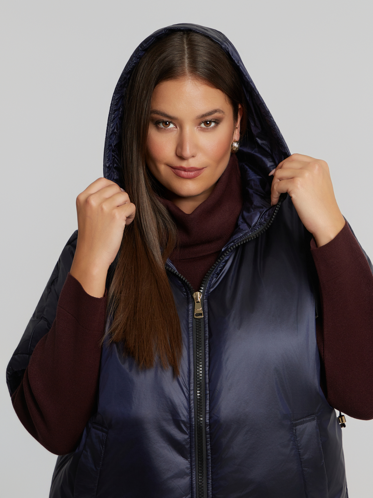 Σατινέ μπουφάν με κουκούλα και κοντά μανίκια φωτογραφία