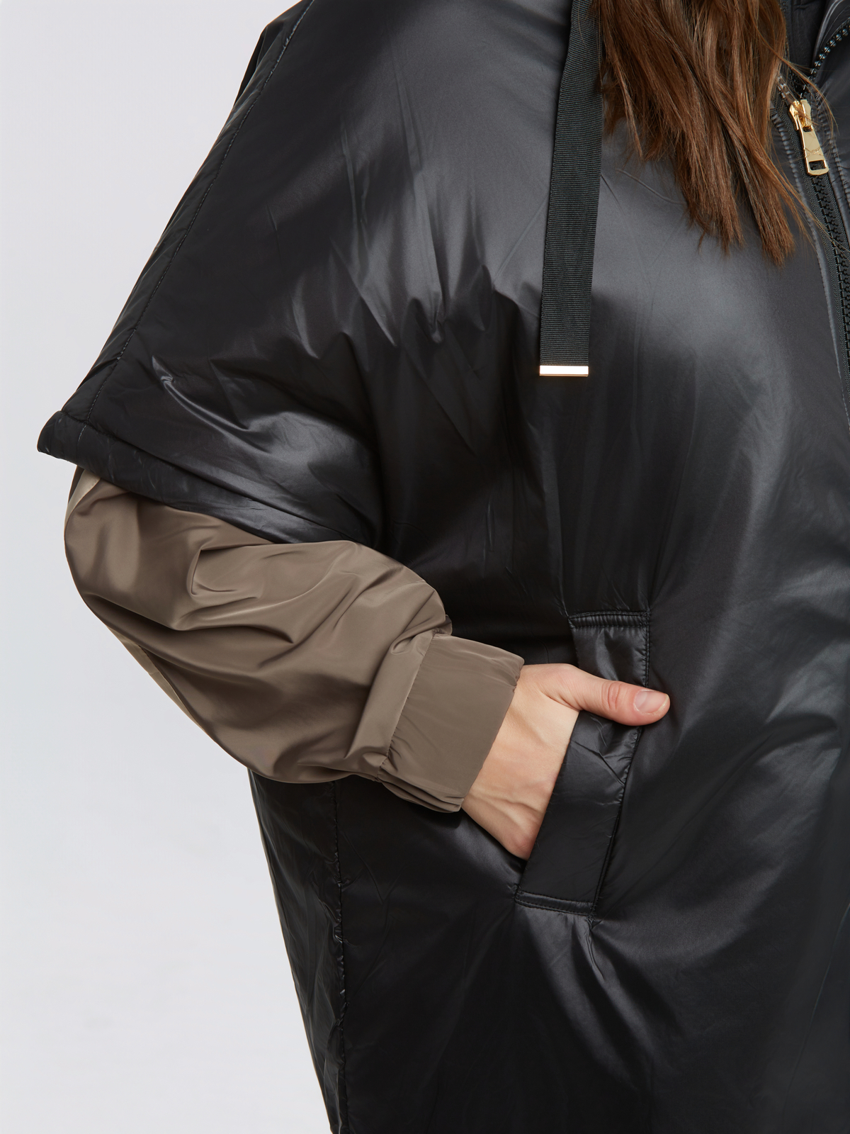 Σατινέ μπουφάν με κουκούλα και κοντά μανίκια φωτογραφία