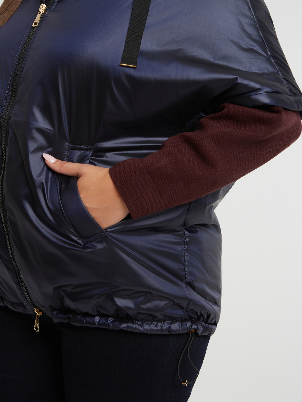 Σατινέ μπουφάν με κουκούλα και κοντά μανίκια φωτογραφία