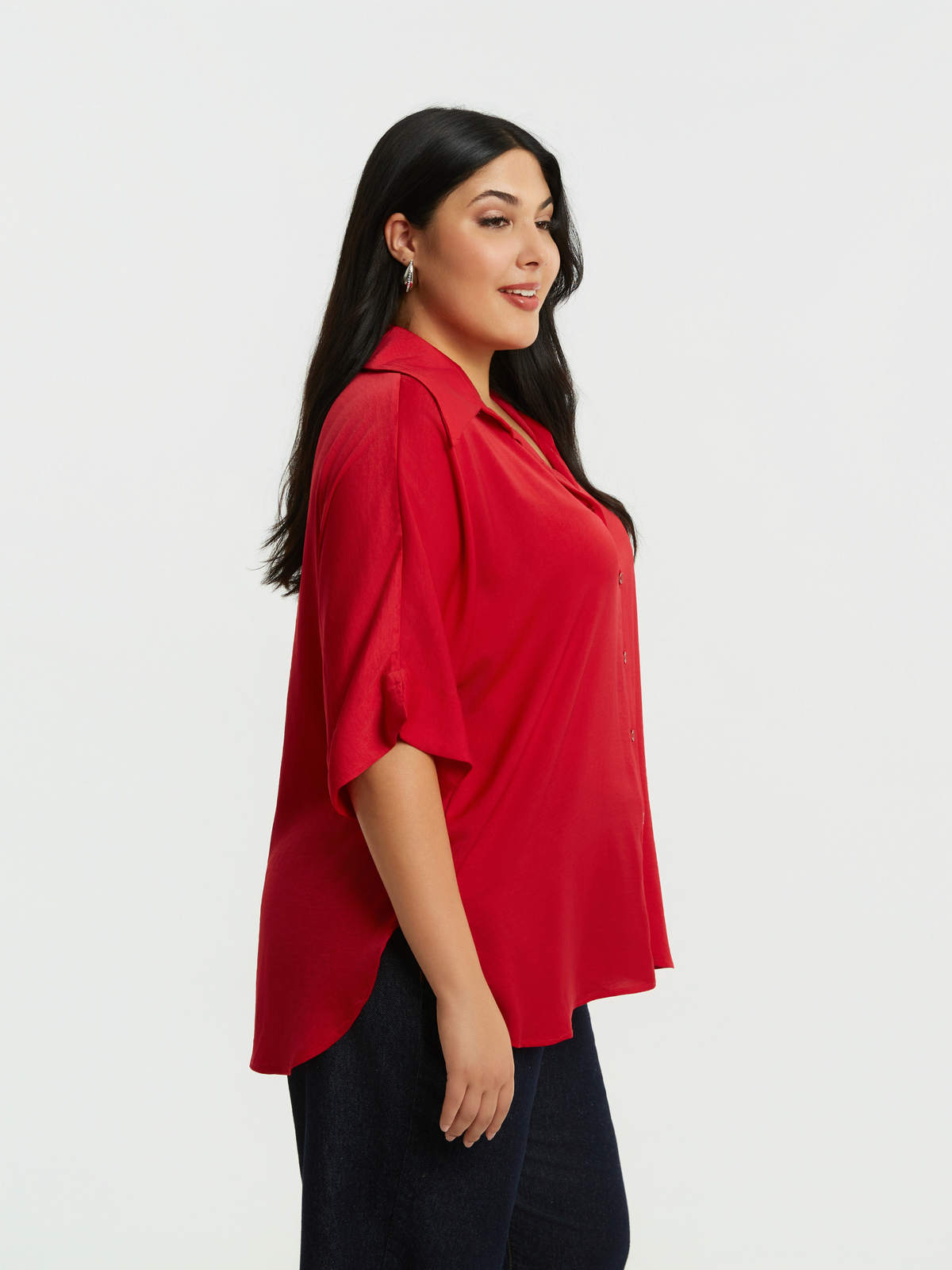 Πουκάμισο σατέν με κοντό μανίκι και ovesized μυτερό γιακά φωτογραφία