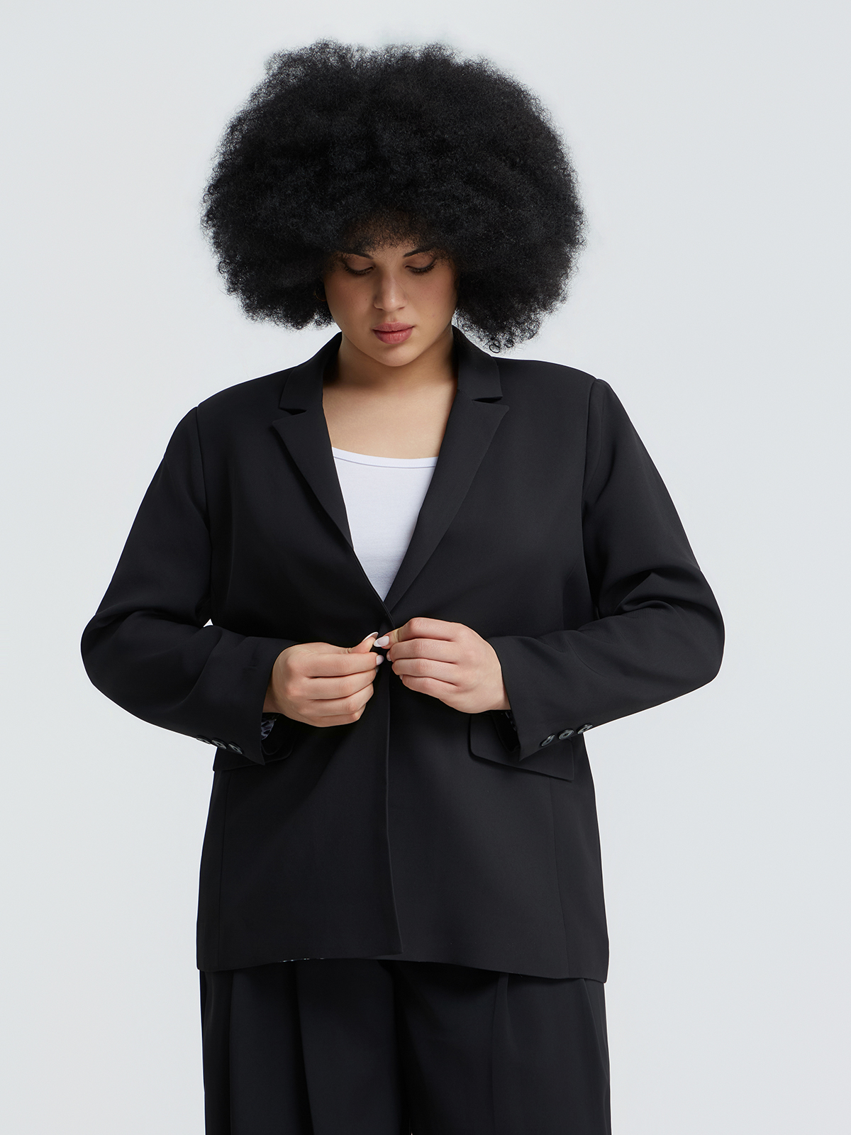 Μονόχρωμο σακάκι με εμπριμέ φόδρα και κουμπί φωτογραφία