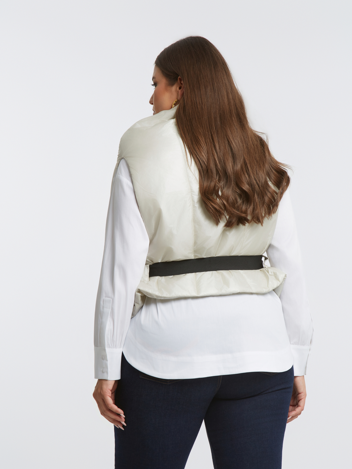 Αμάνικο κρουαζέ puffer γιλέκο με ζώνη φωτογραφία