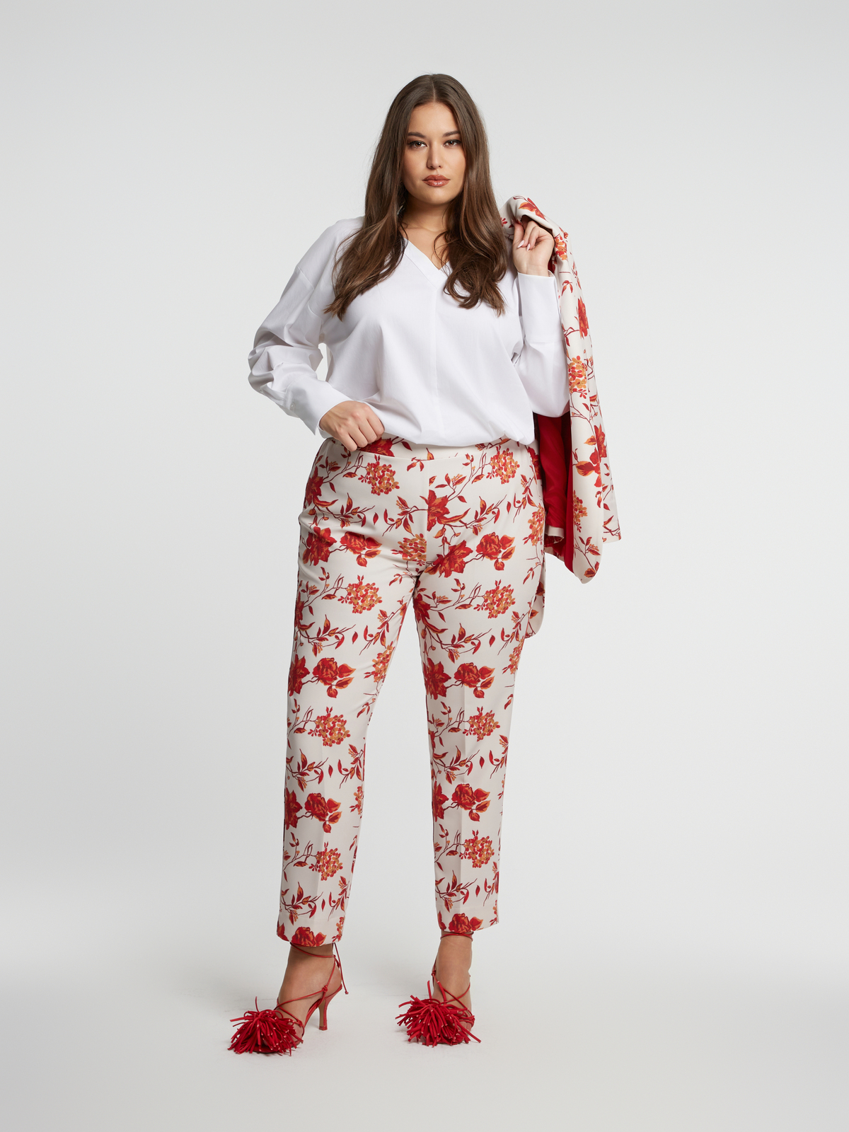 Slim-fit παντελόνι με φλοράλ σχέδιο φωτογραφία