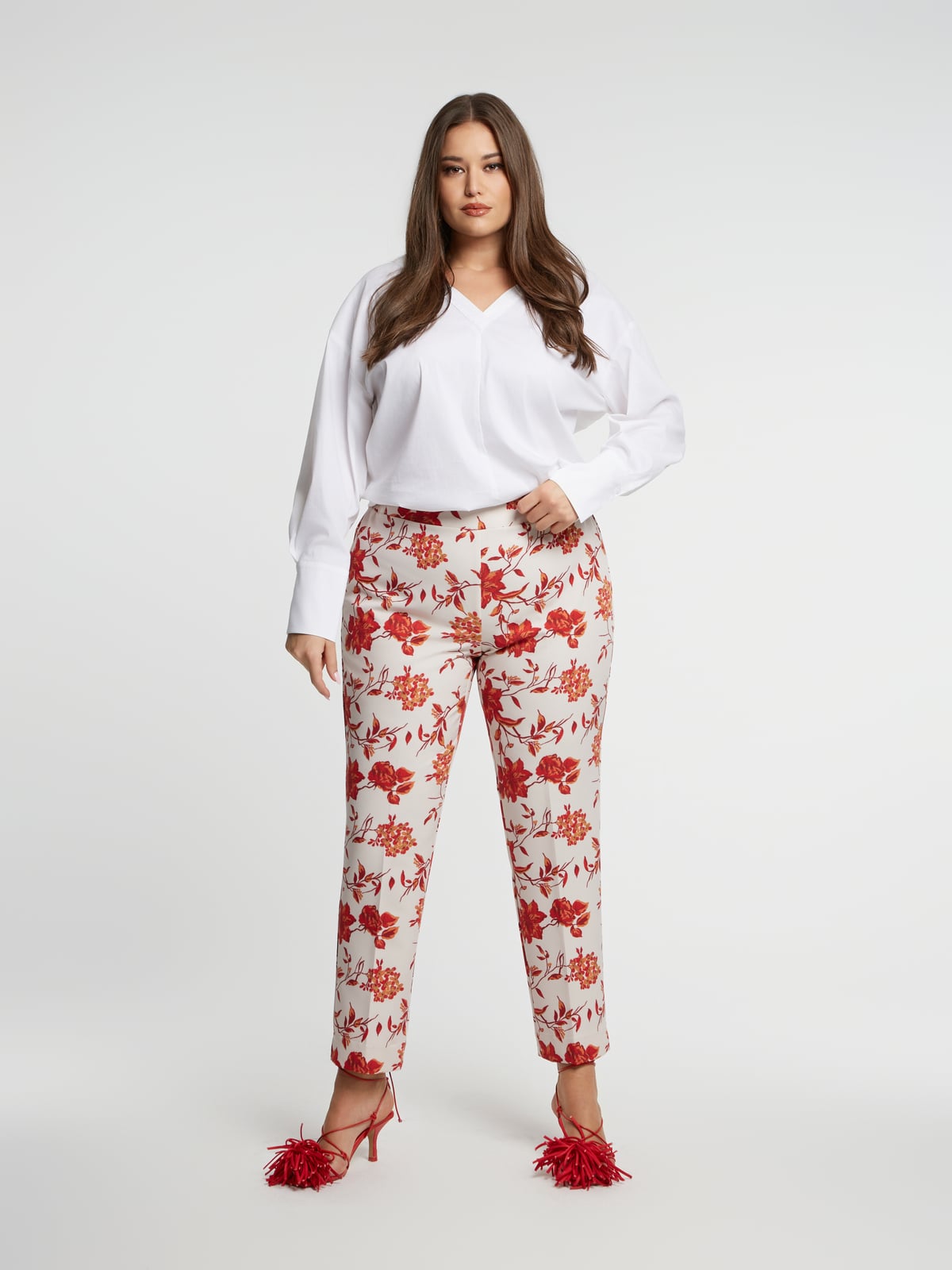 Slim-fit παντελόνι με φλοράλ σχέδιο φωτογραφία