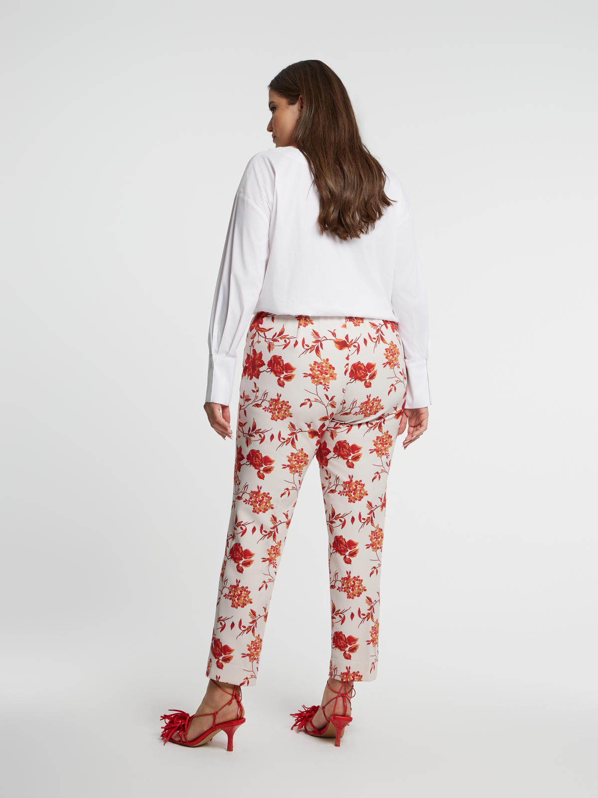 Slim-fit παντελόνι με φλοράλ σχέδιο φωτογραφία