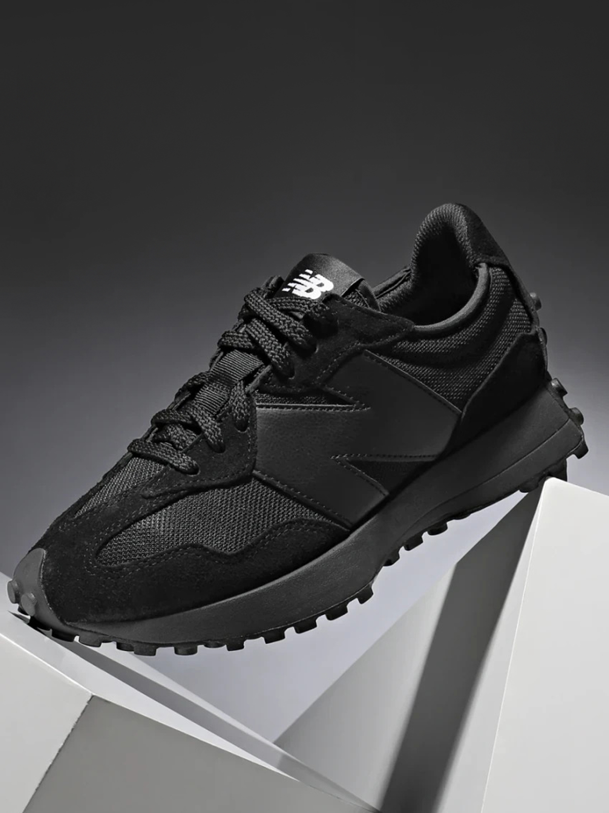 Sneakers 327 - Classics Black φωτογραφία