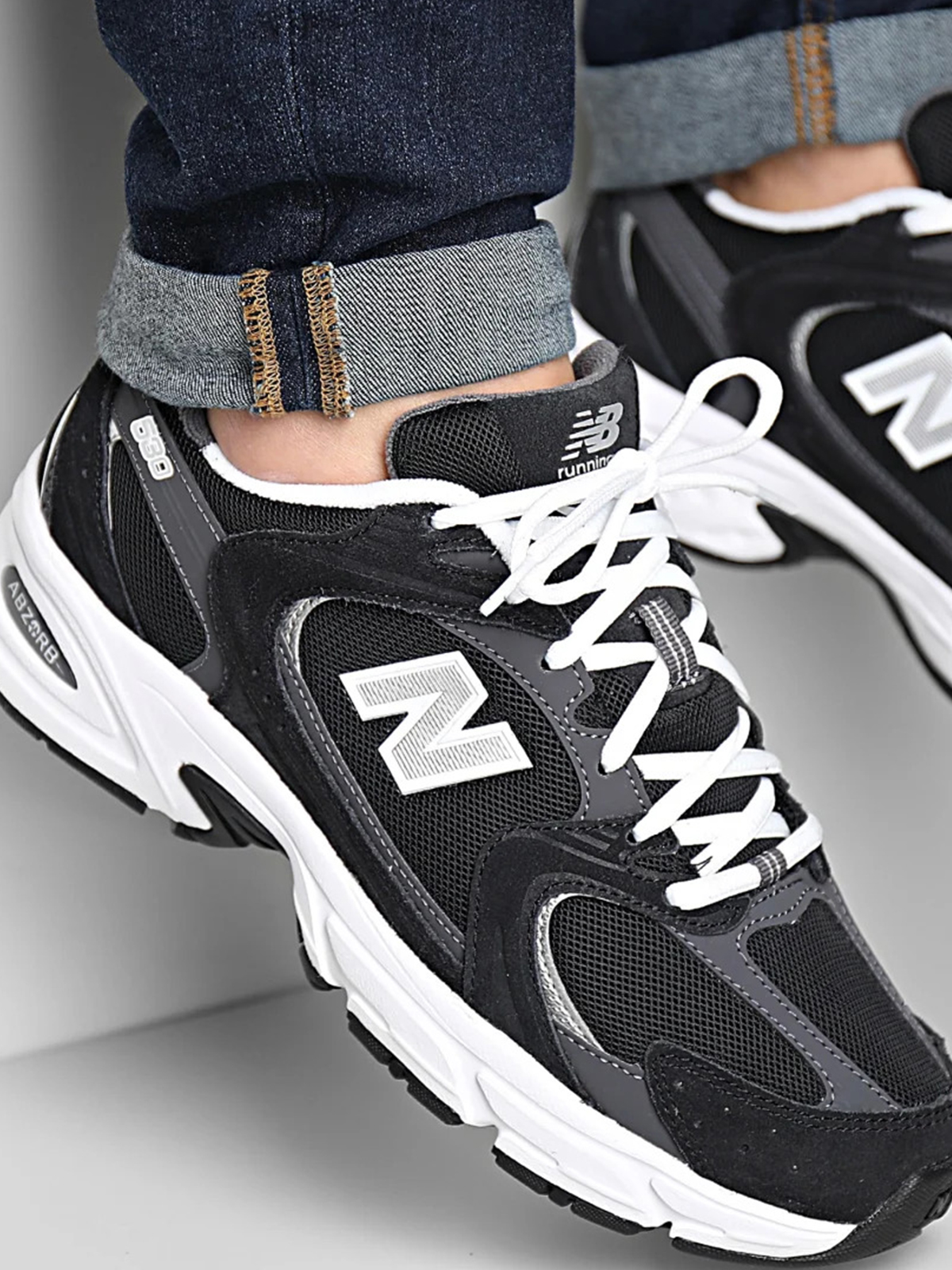 Sneakers MR530 φωτογραφία