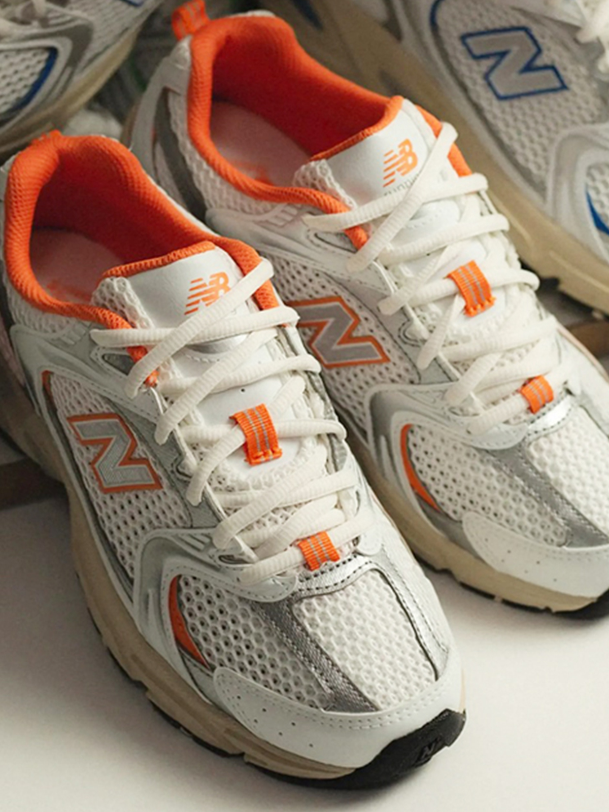 Sneakers MR530 φωτογραφία