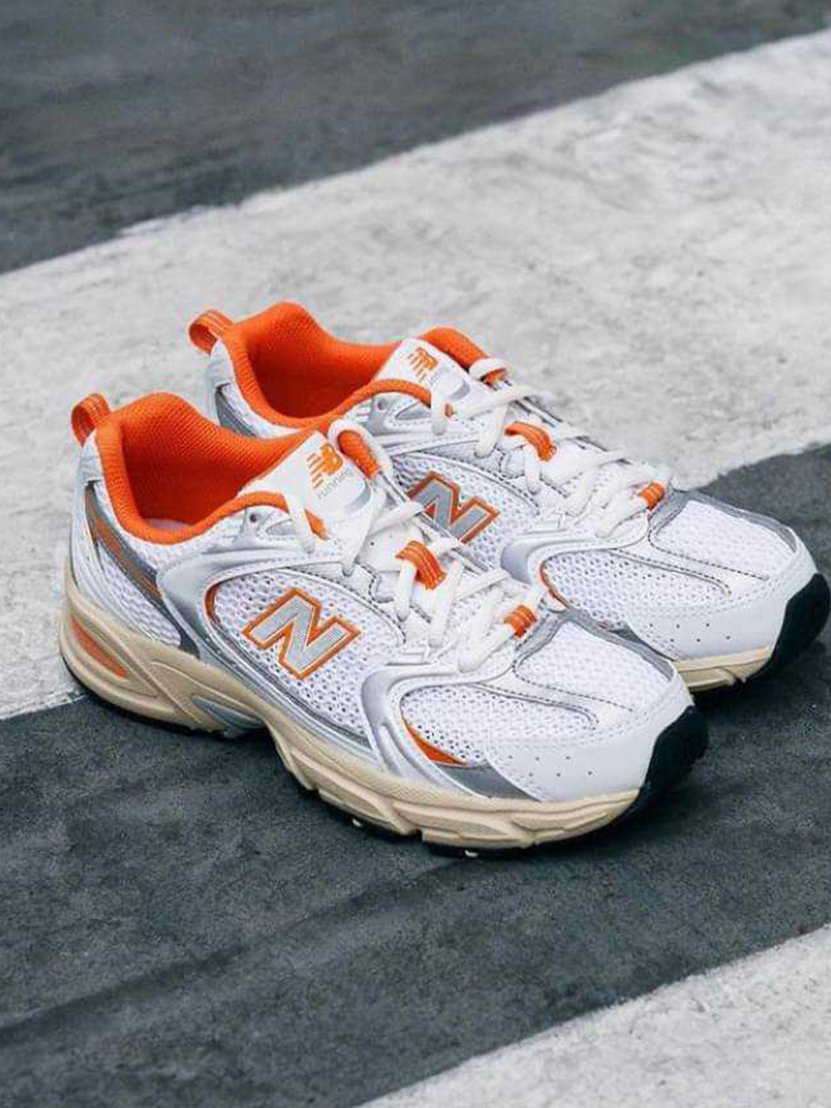 Sneakers MR530 φωτογραφία