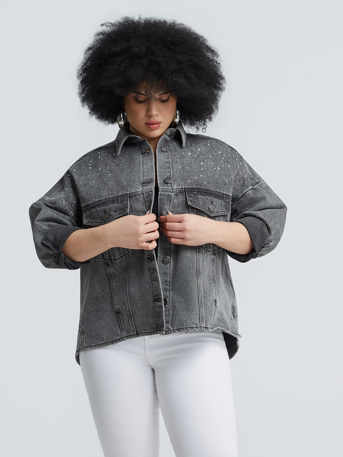 Τζιν τζάκετ με strass λεπτομέρειες φωτογραφία
