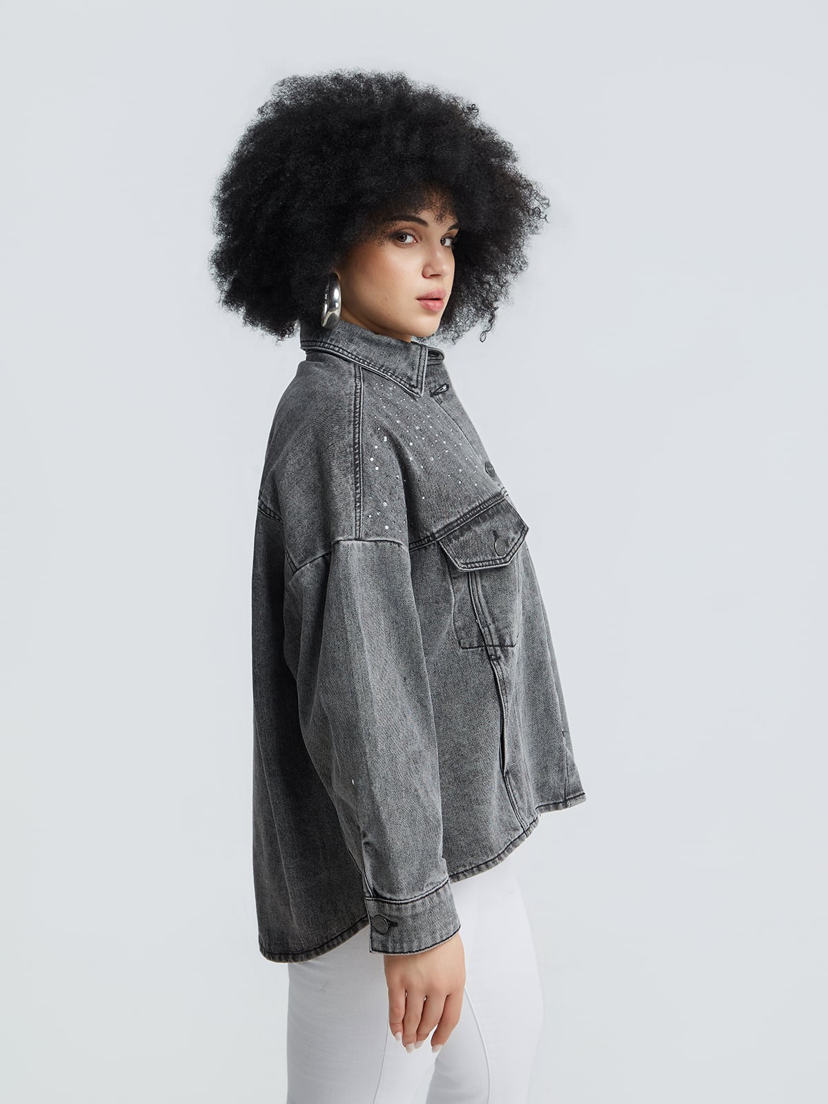 Τζιν τζάκετ με strass λεπτομέρειες φωτογραφία