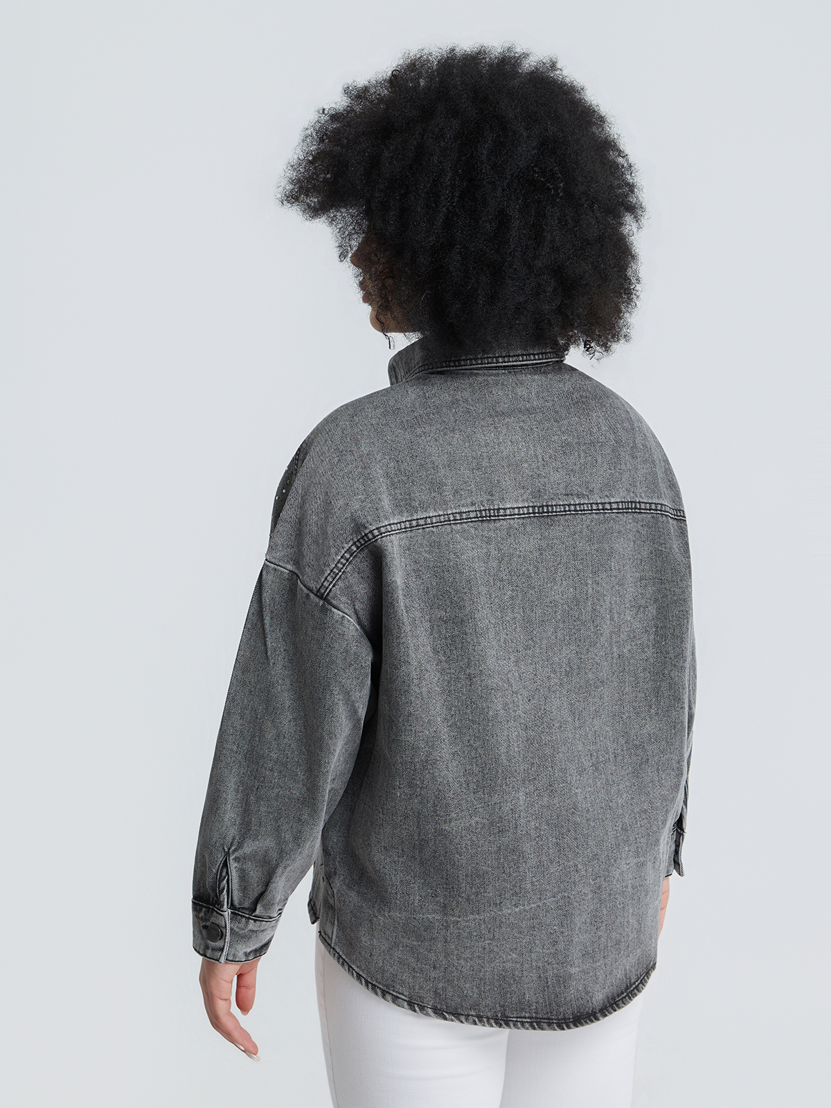 Τζιν τζάκετ με strass λεπτομέρειες φωτογραφία